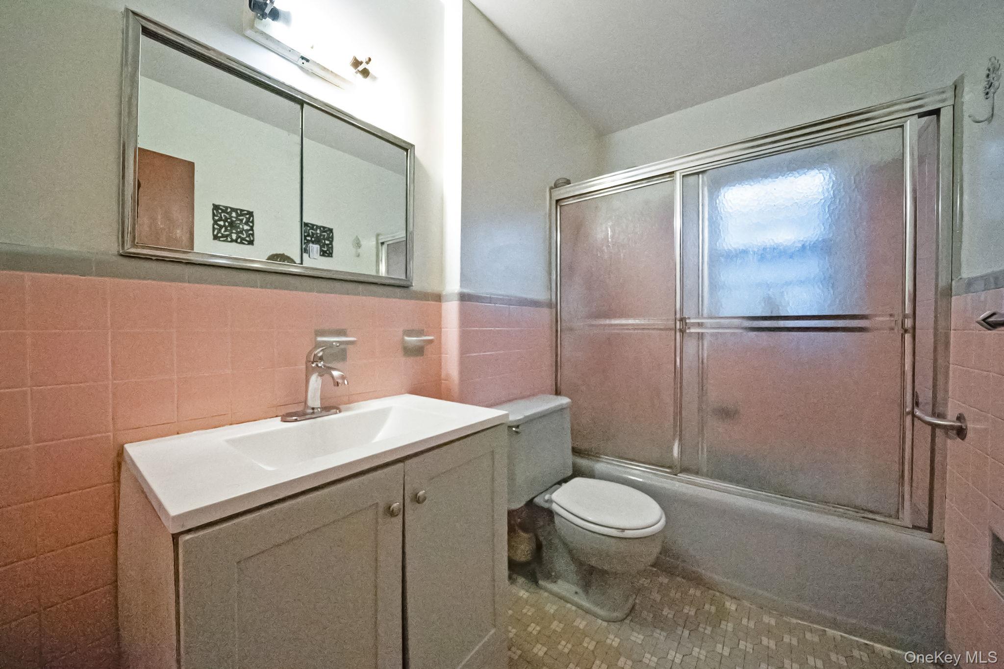 #14 photo, 98 Miriam Street, ناسو Valley Stream , NY 11581