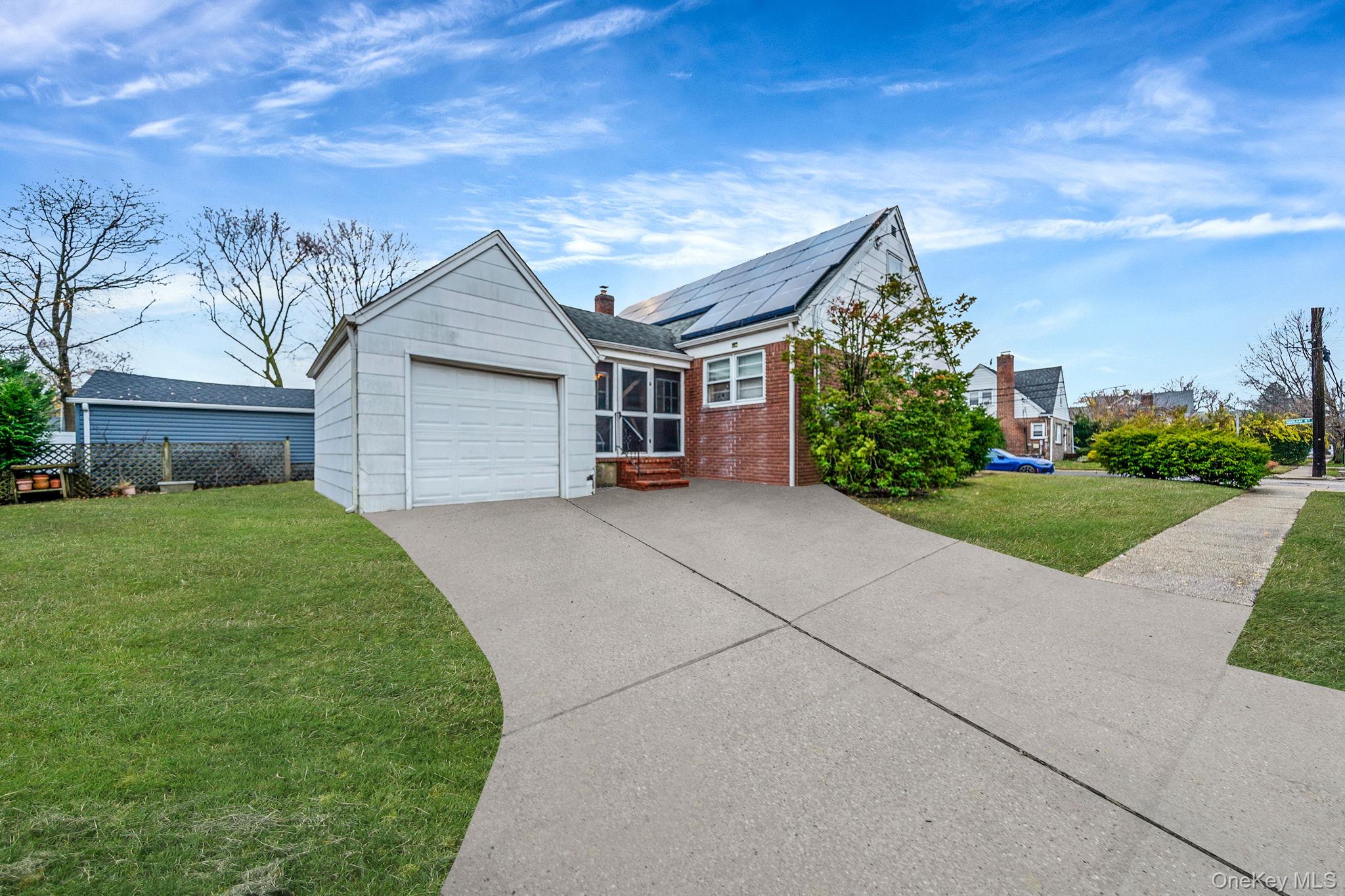 #2 photo, 98 Miriam Street, ناسو Valley Stream , NY 11581