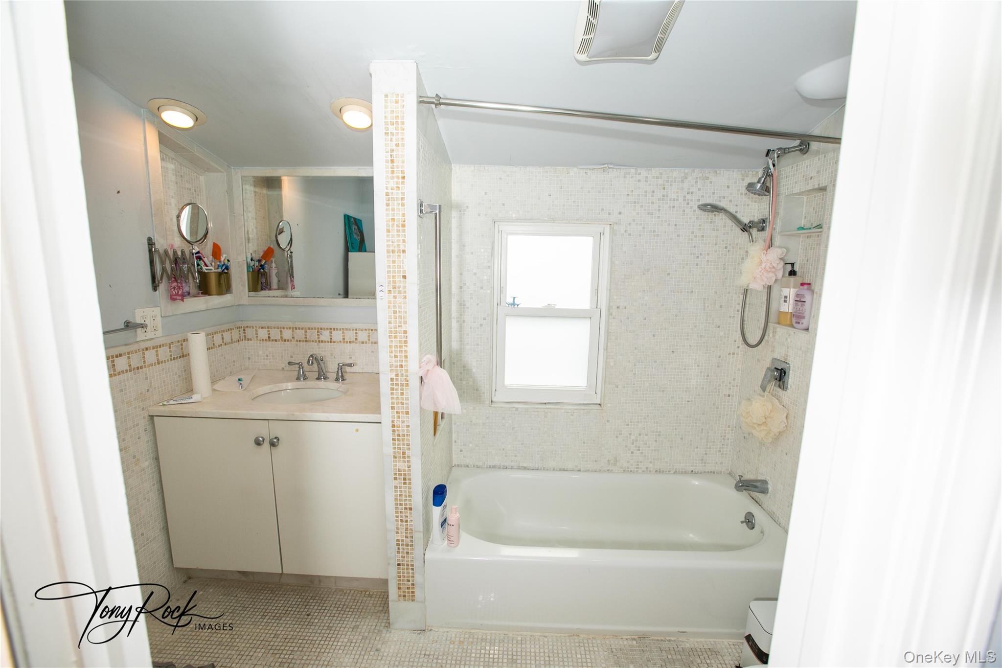 #11 photo, 17 Glamford Avenue, Нассау ‖ Port Washington , NY 11050