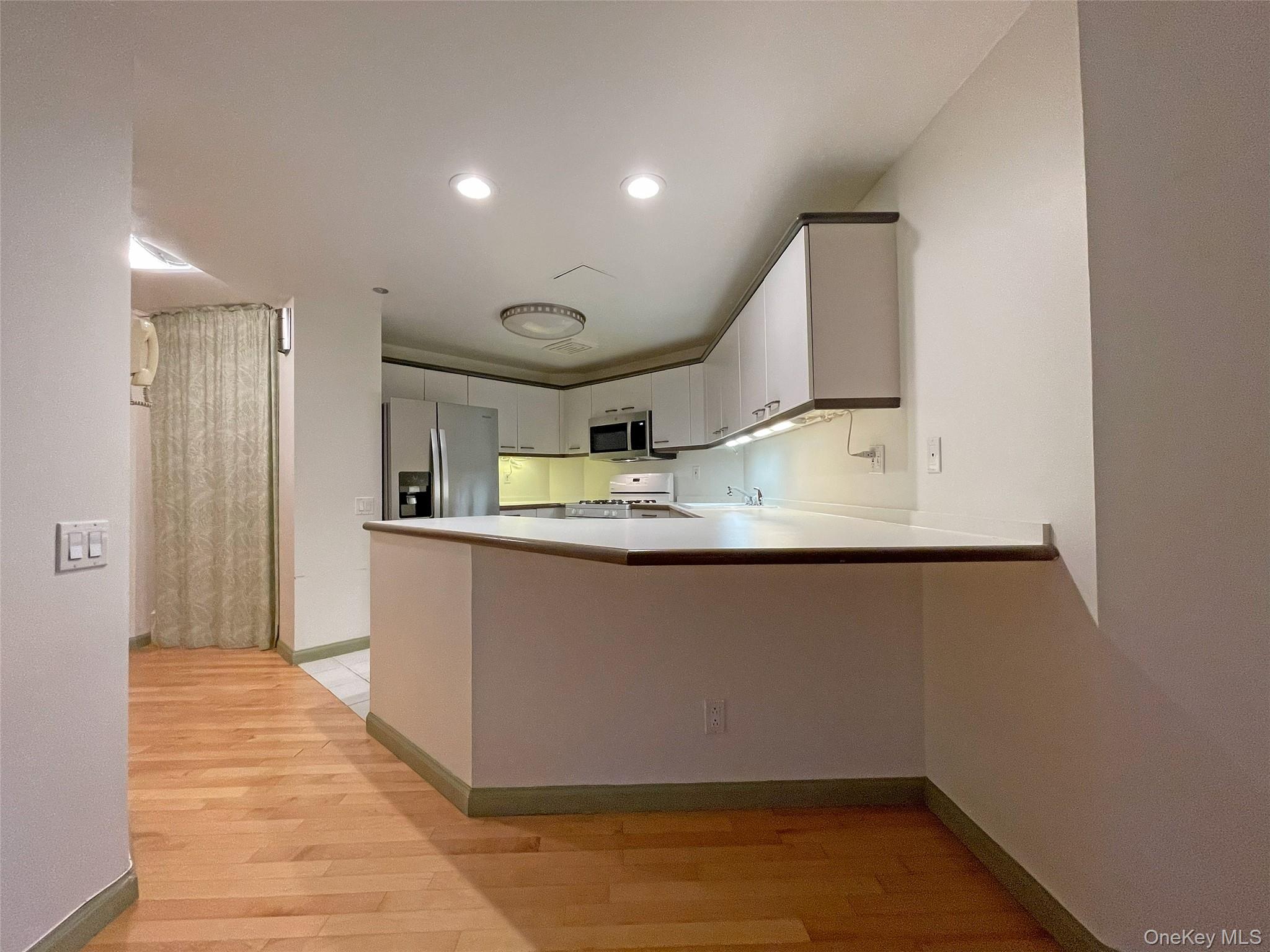 #11 photo, 50 E Hartsdale Avenue, Hartsdale , NY 10530