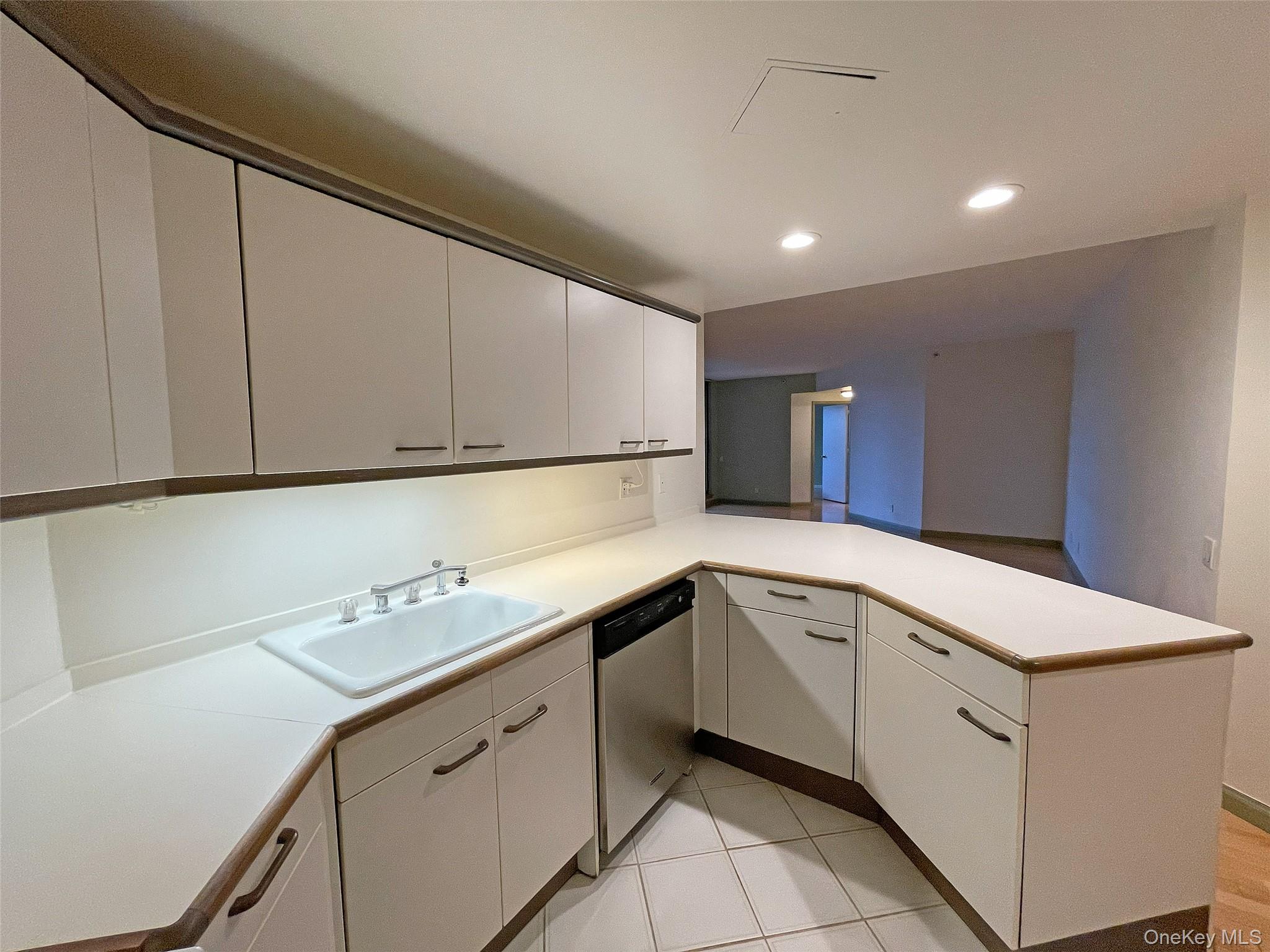 #13 photo, 50 E Hartsdale Avenue, Hartsdale , NY 10530