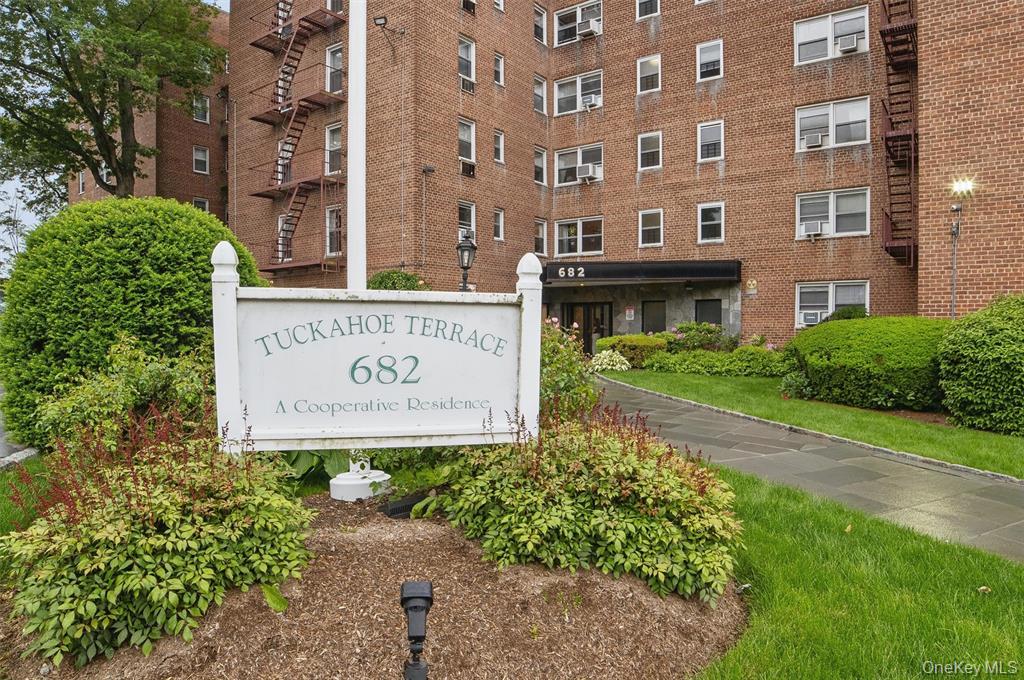 #2 photo, 682 TUCKAHOE Road, 紐約州 Yonkers , NY 10710