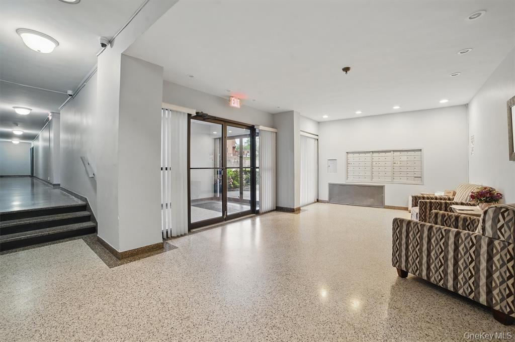 #3 photo, 682 TUCKAHOE Road, 紐約州 Yonkers , NY 10710