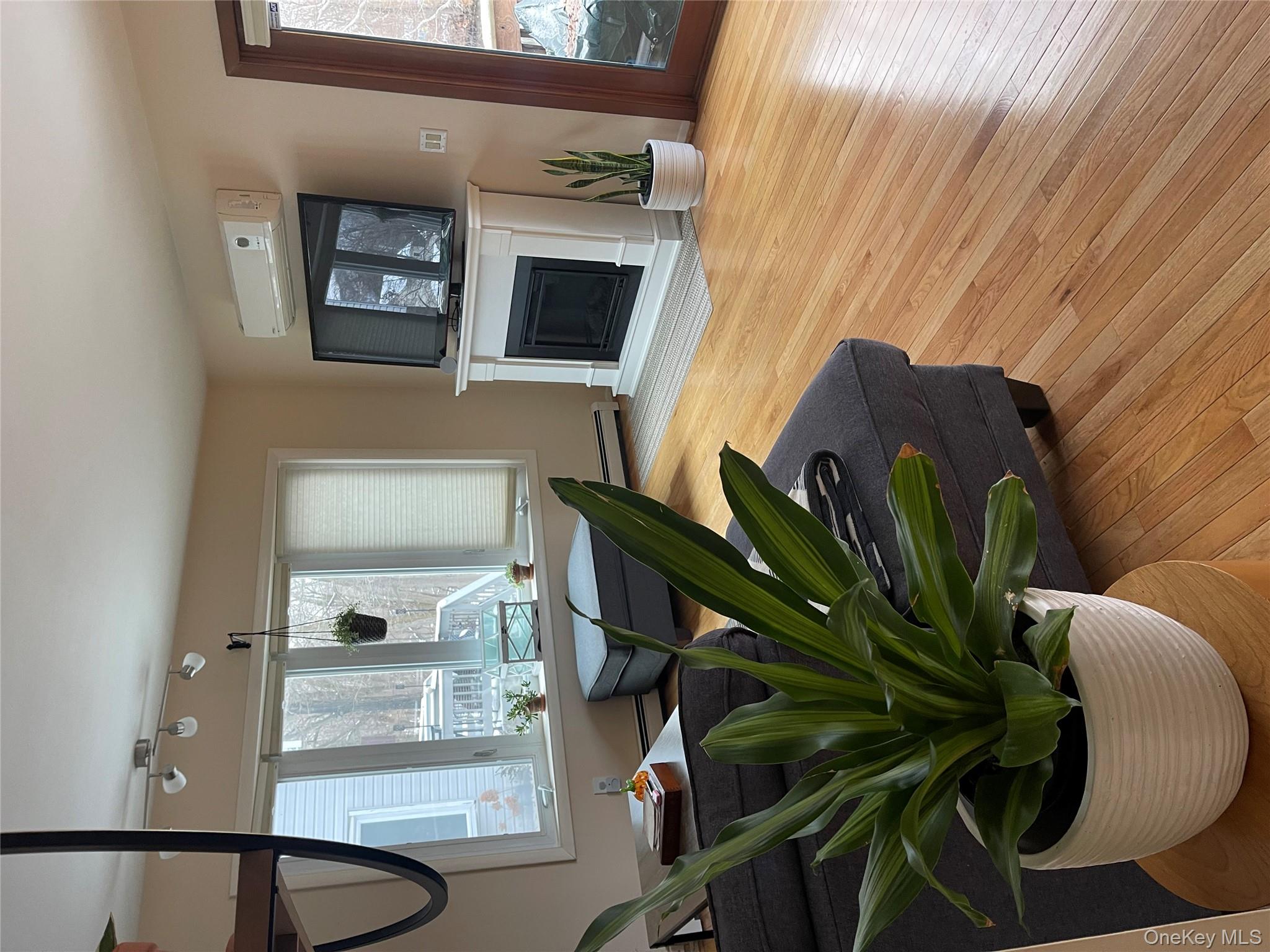 #4 photo, 48 Angela Court, Beacon , NY 12508