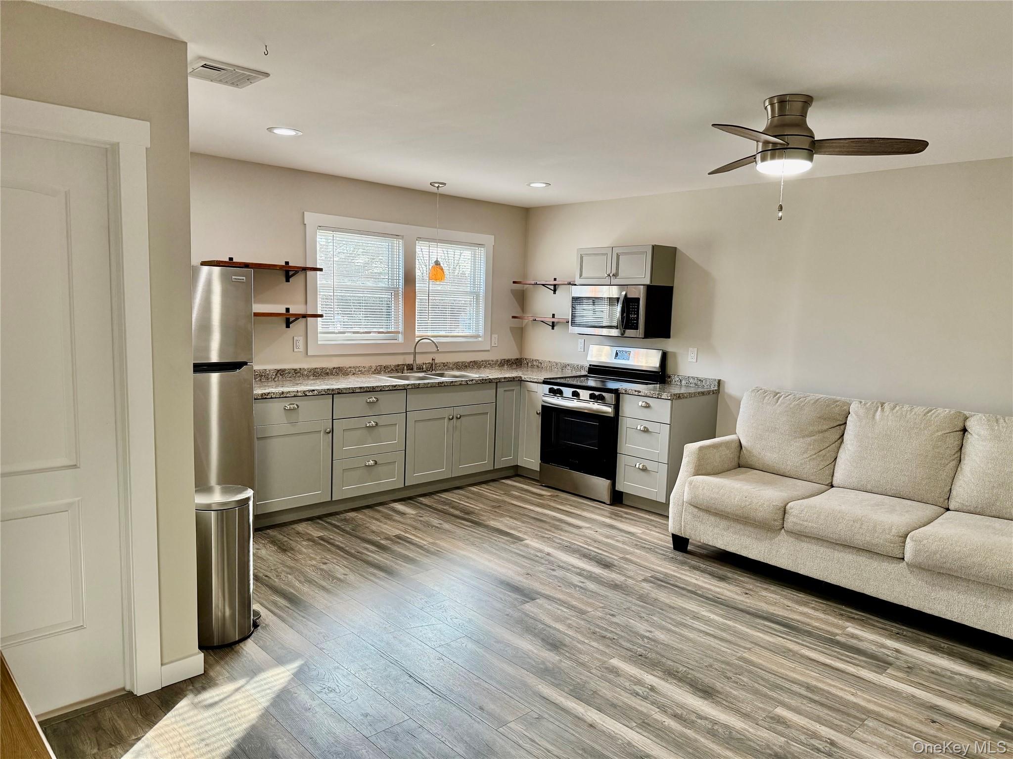 #1 photo, 341 Main Street, 東長島 艾斯利普 Islip , NY 11751