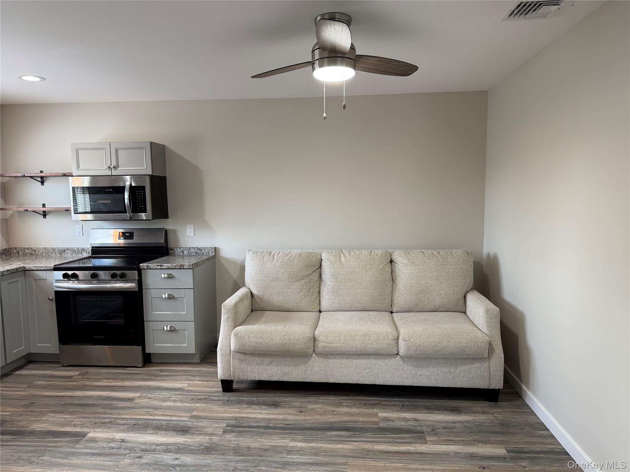 #3 photo, 341 Main Street, 東長島 艾斯利普 Islip , NY 11751