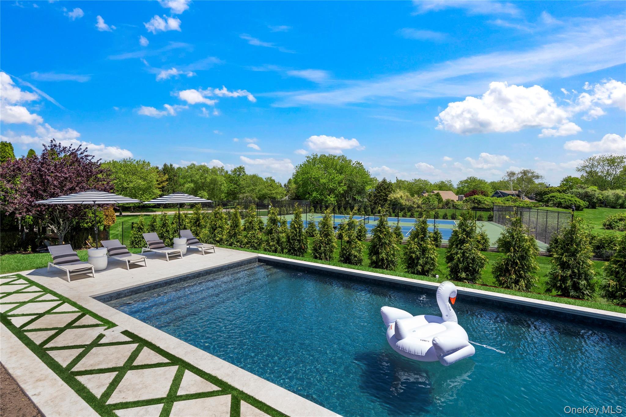 #1 photo, 4 Carriage Lane, سوفولك Southampton , NY 11968