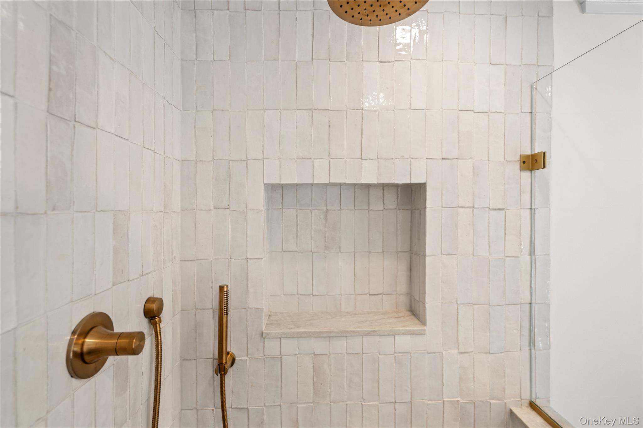 #19 photo, 4 Carriage Lane, سوفولك Southampton , NY 11968