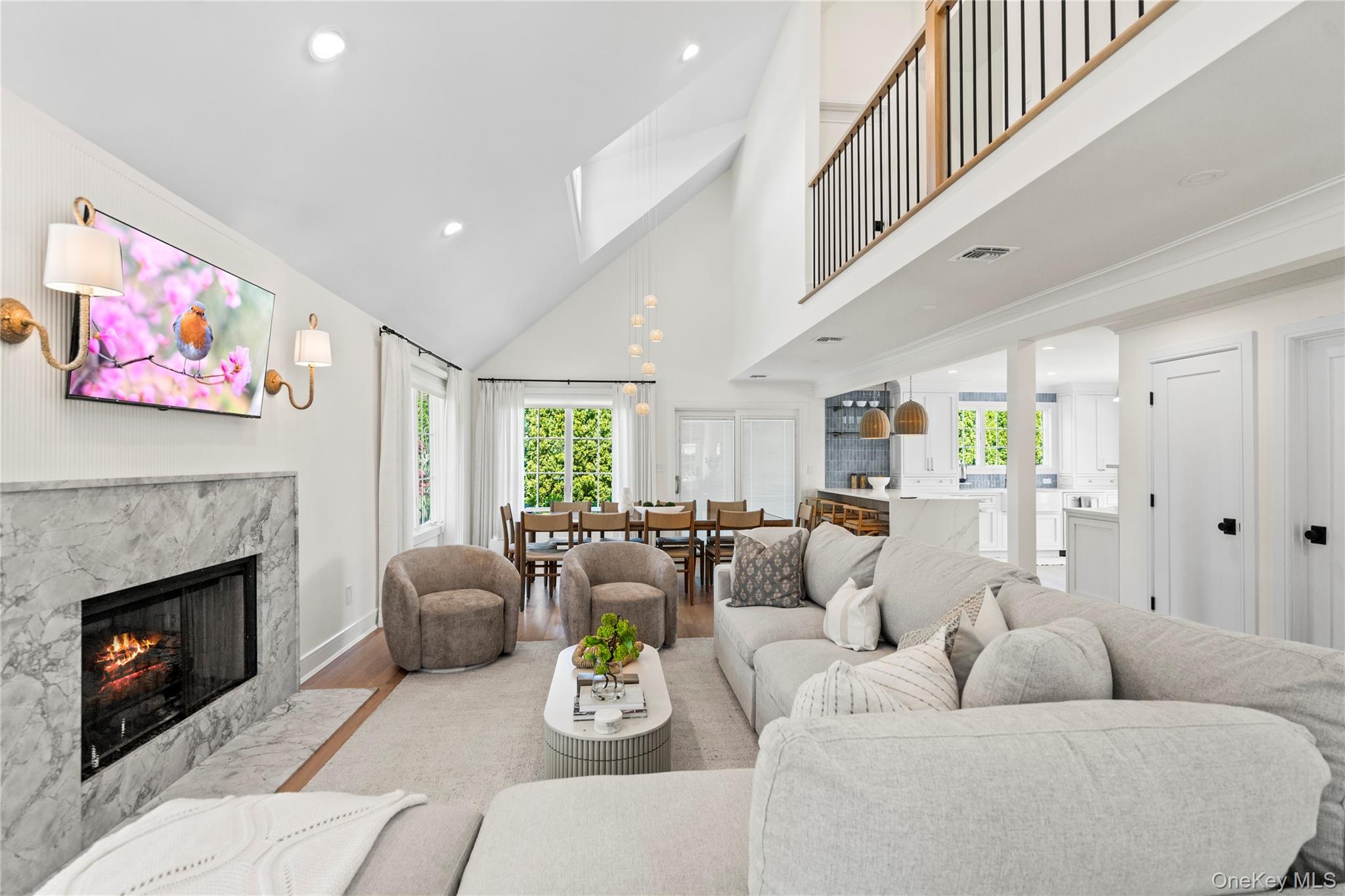 #4 photo, 4 Carriage Lane, سوفولك Southampton , NY 11968