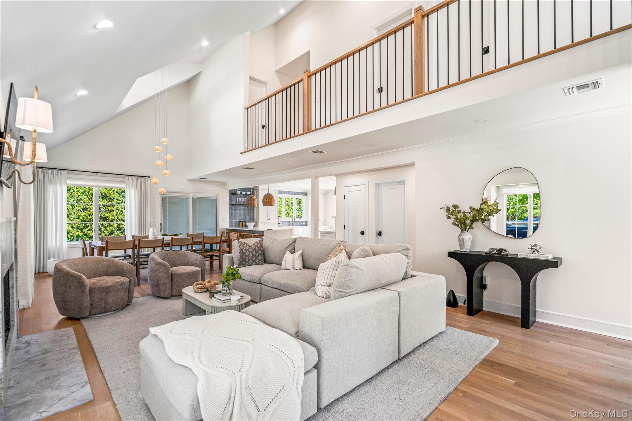 #5 photo, 4 Carriage Lane, سوفولك Southampton , NY 11968