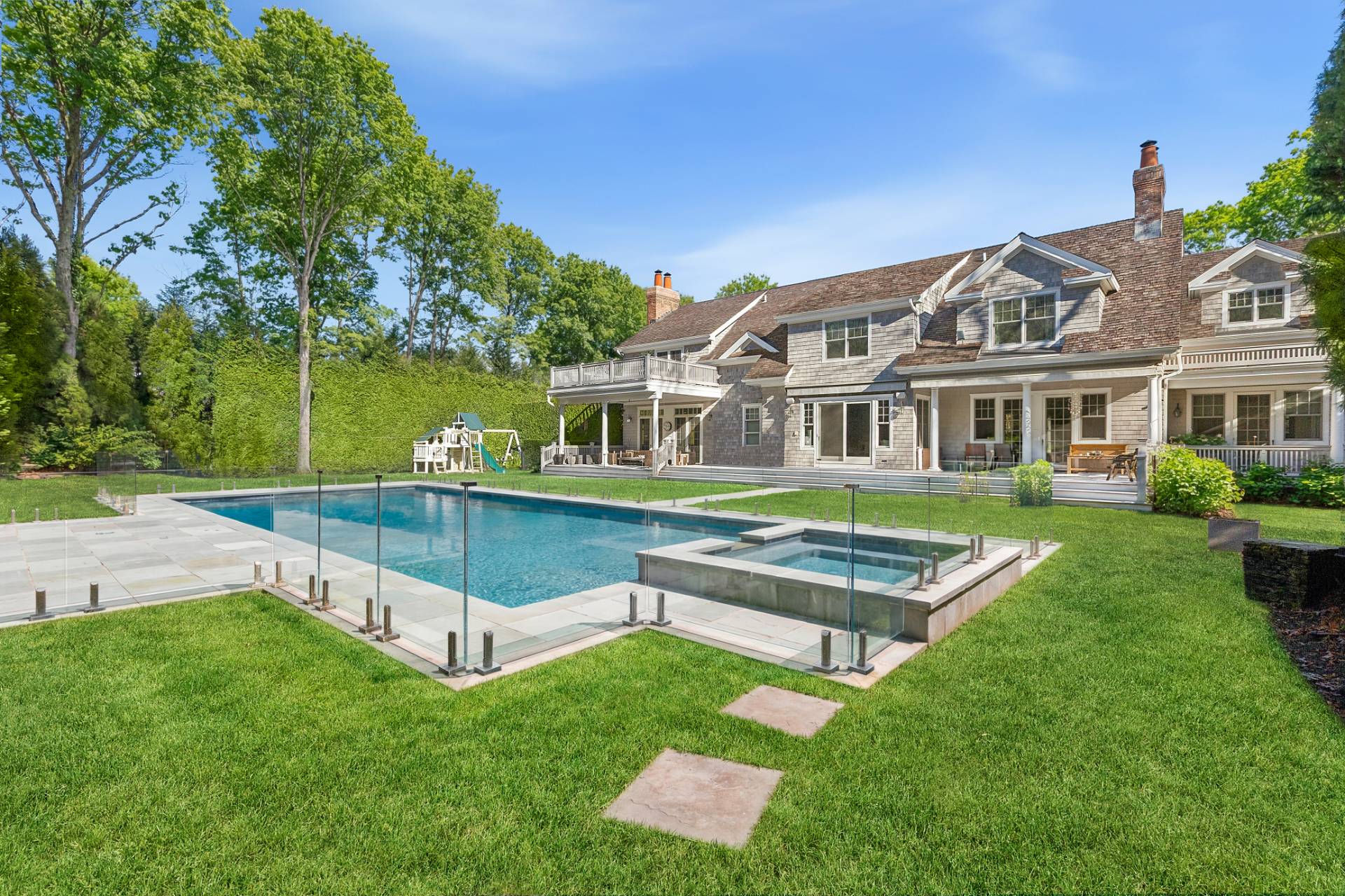 #37 photo, 2 Southampton Hills Court, Southampton , NY 11968