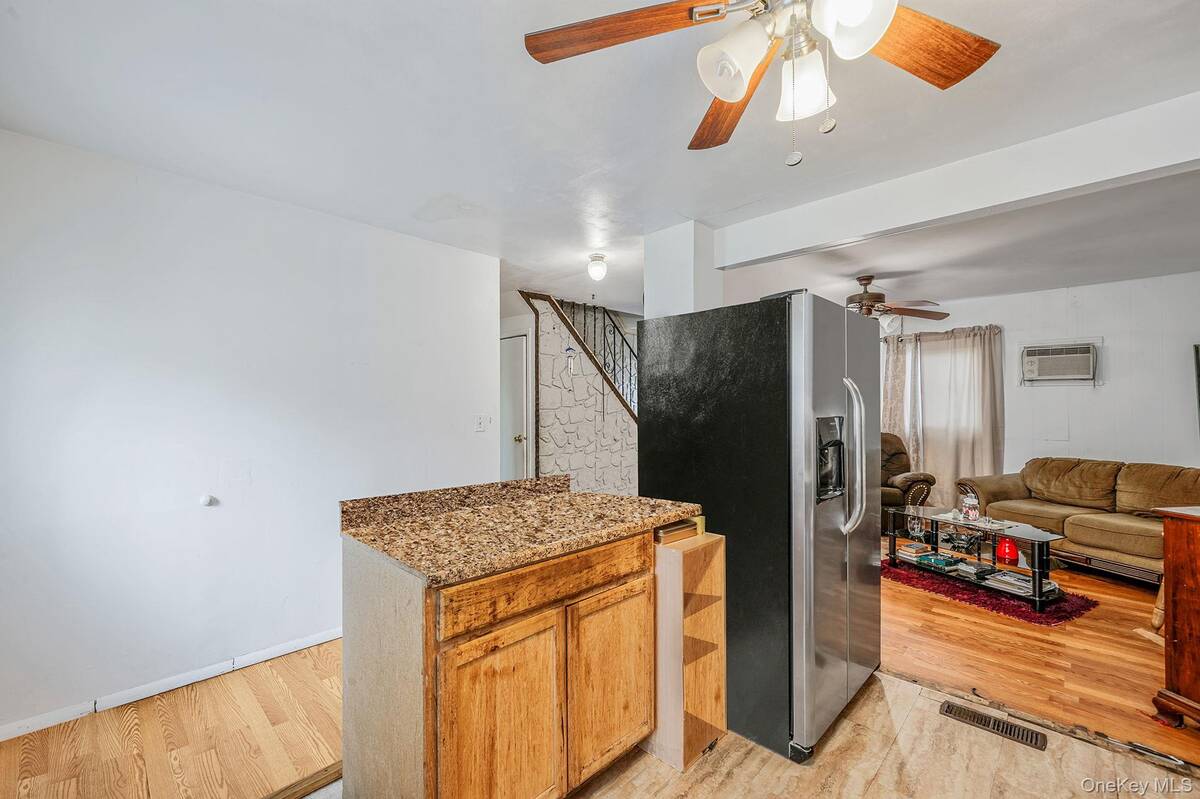 #10 photo, 3109 Devon Avenue, Medford , NY 11763