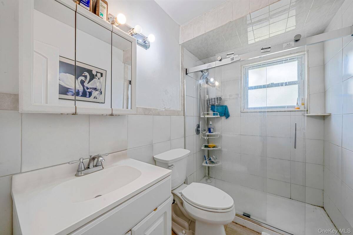 #13 photo, 3109 Devon Avenue, Medford , NY 11763