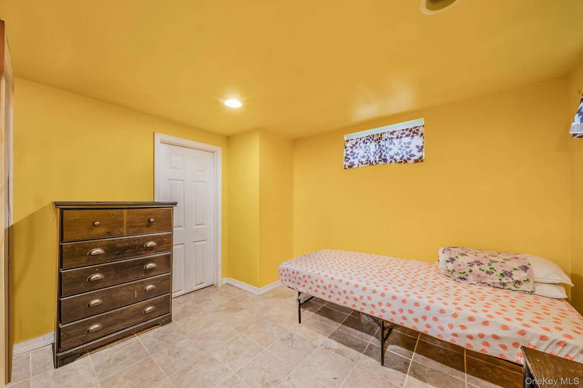 #17 photo, 3109 Devon Avenue, Medford , NY 11763