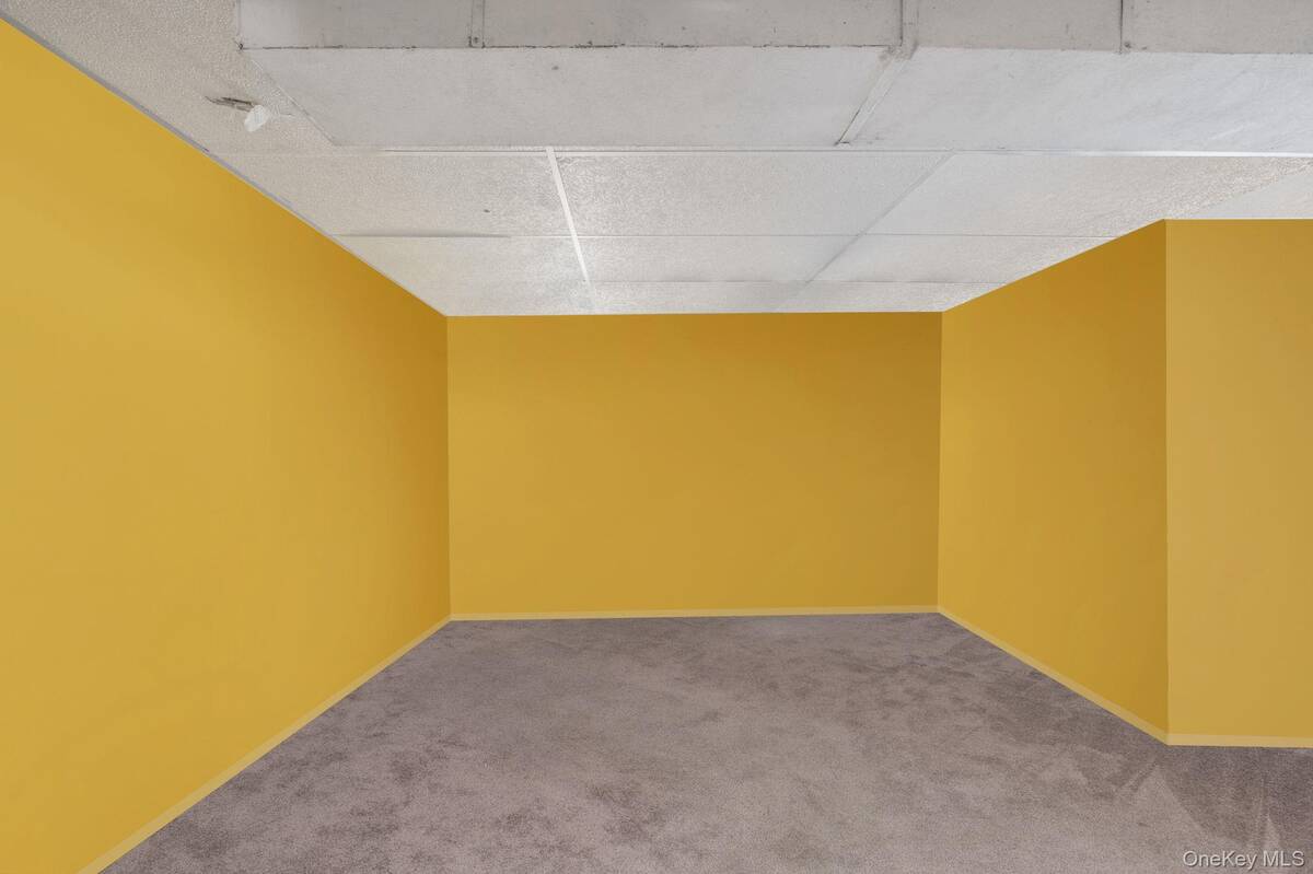 #19 photo, 3109 Devon Avenue, Medford , NY 11763