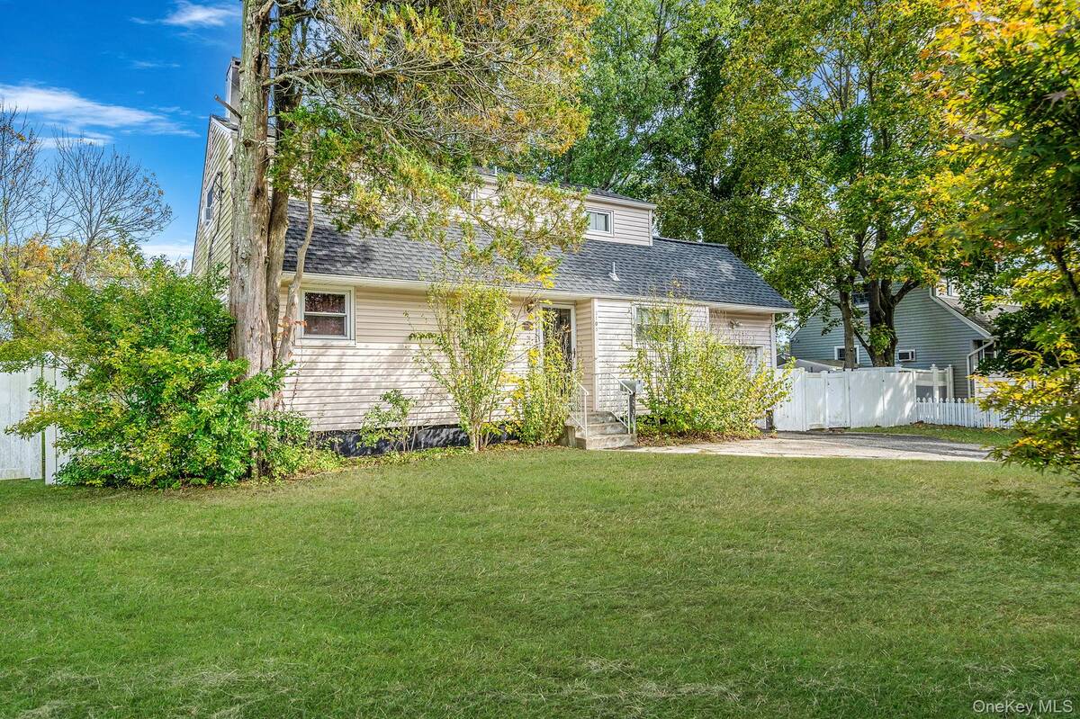 #2 photo, 3109 Devon Avenue, Medford , NY 11763