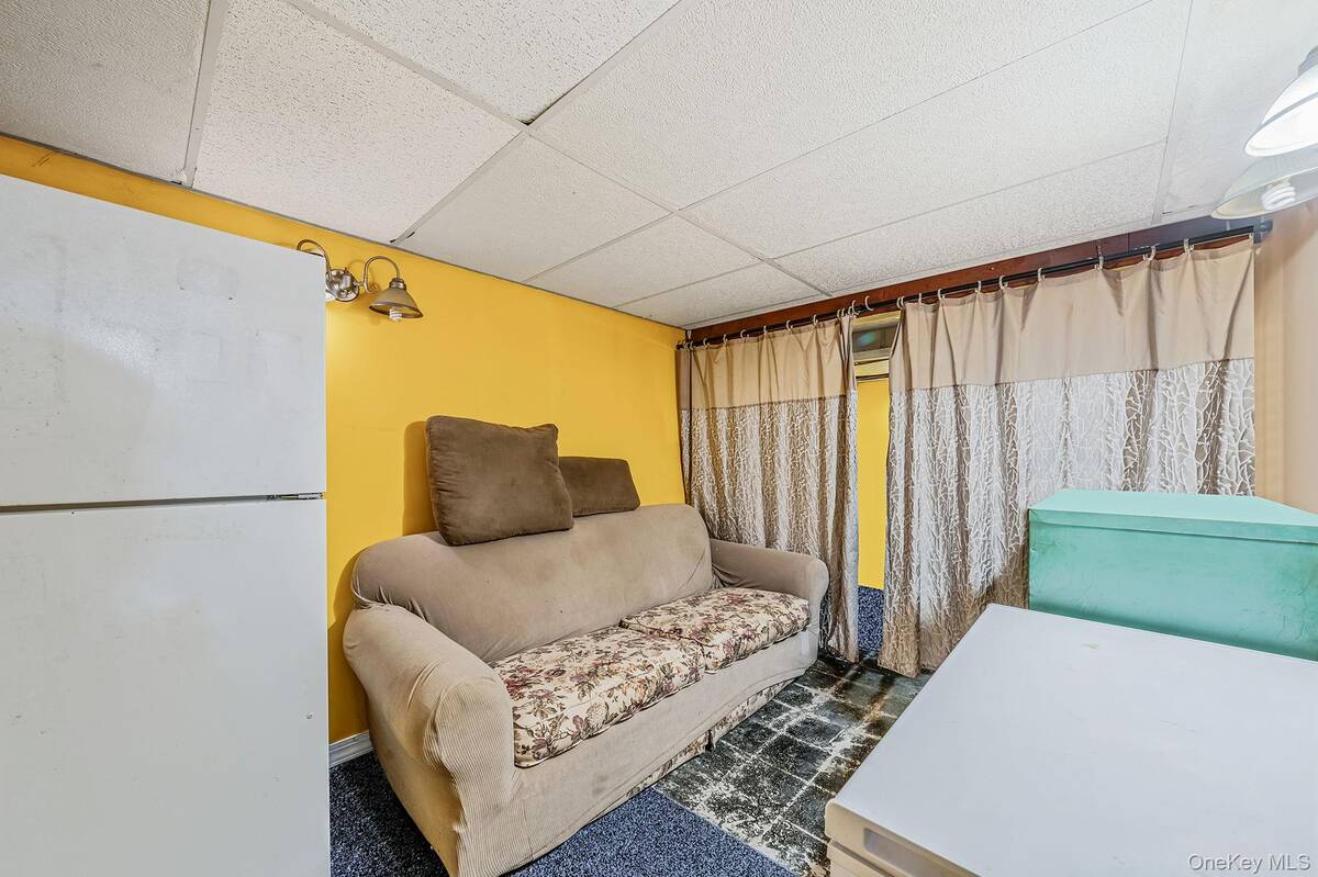 #20 photo, 3109 Devon Avenue, Medford , NY 11763