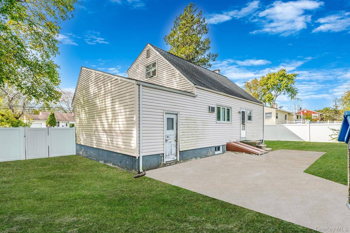 #23 photo, 3109 Devon Avenue, Medford , NY 11763