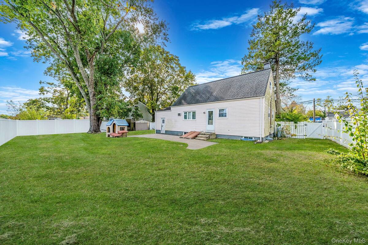 #24 photo, 3109 Devon Avenue, Medford , NY 11763