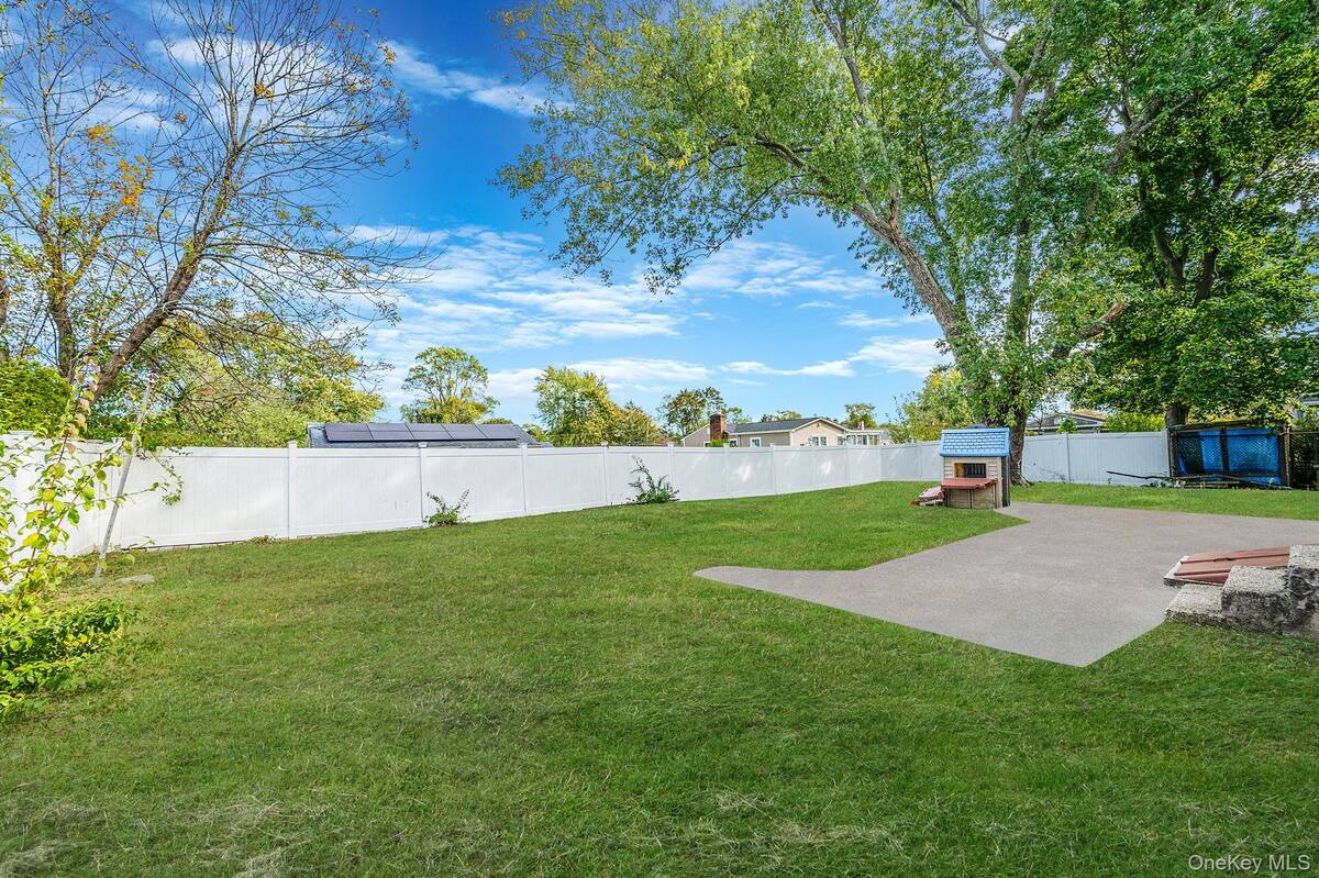 #25 photo, 3109 Devon Avenue, Medford , NY 11763