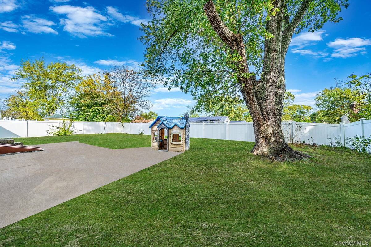 #26 photo, 3109 Devon Avenue, Medford , NY 11763