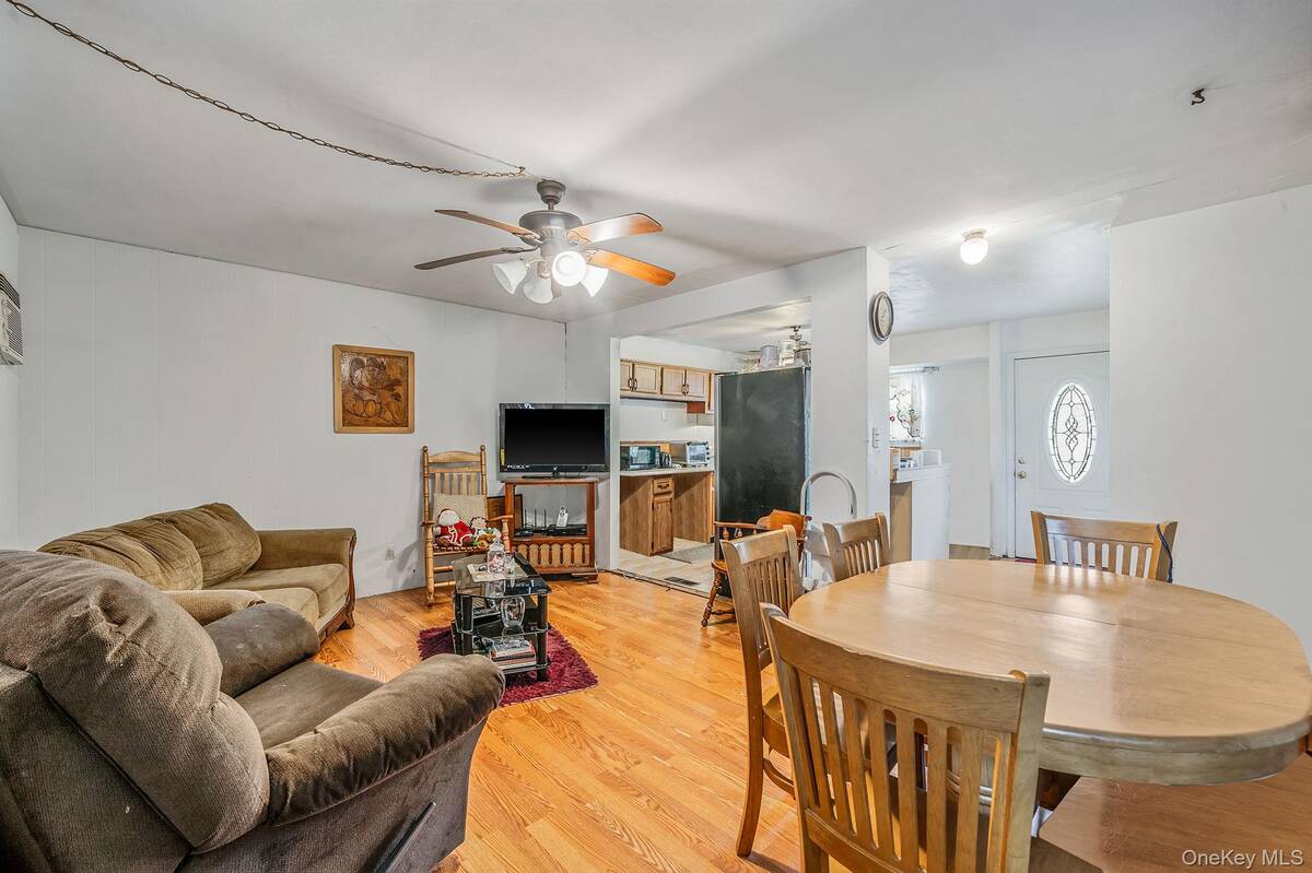 #3 photo, 3109 Devon Avenue, Medford , NY 11763