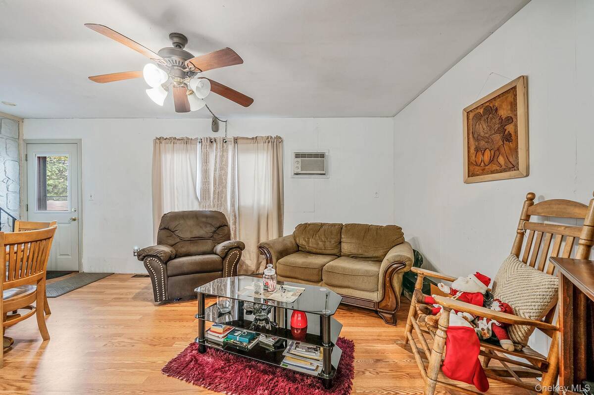 #5 photo, 3109 Devon Avenue, Medford , NY 11763