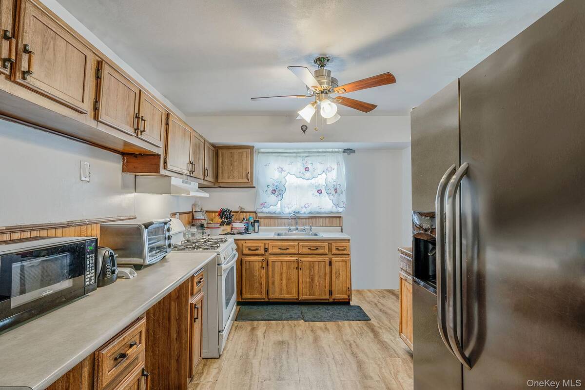 #9 photo, 3109 Devon Avenue, Medford , NY 11763