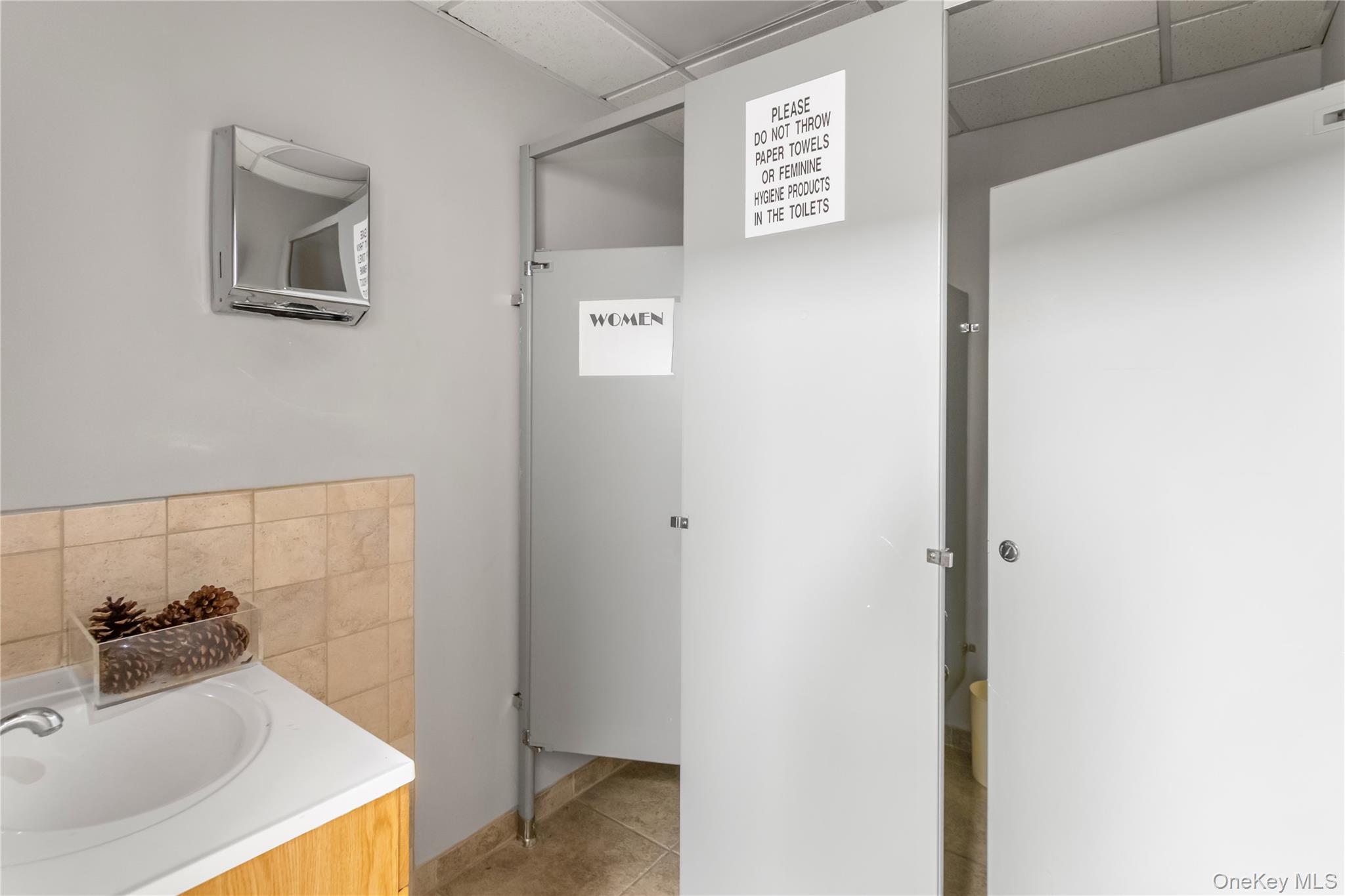 #6 photo, 451-457 Sunrise Highway, 長島 Lynbrook , NY 11563