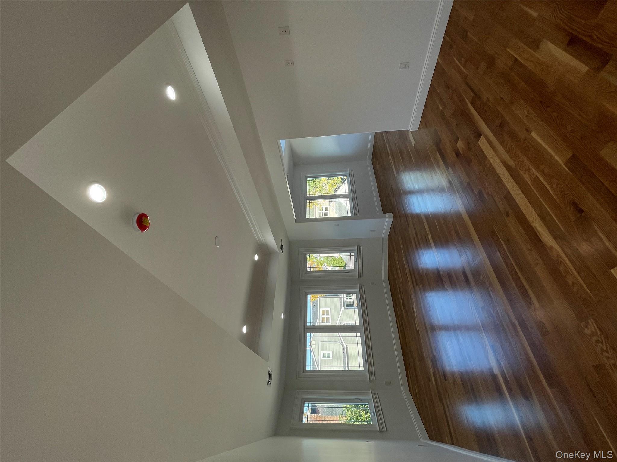 #12 photo, 582 Gaynor Place, नासाउ काउंटी West Hempstead , NY 11552