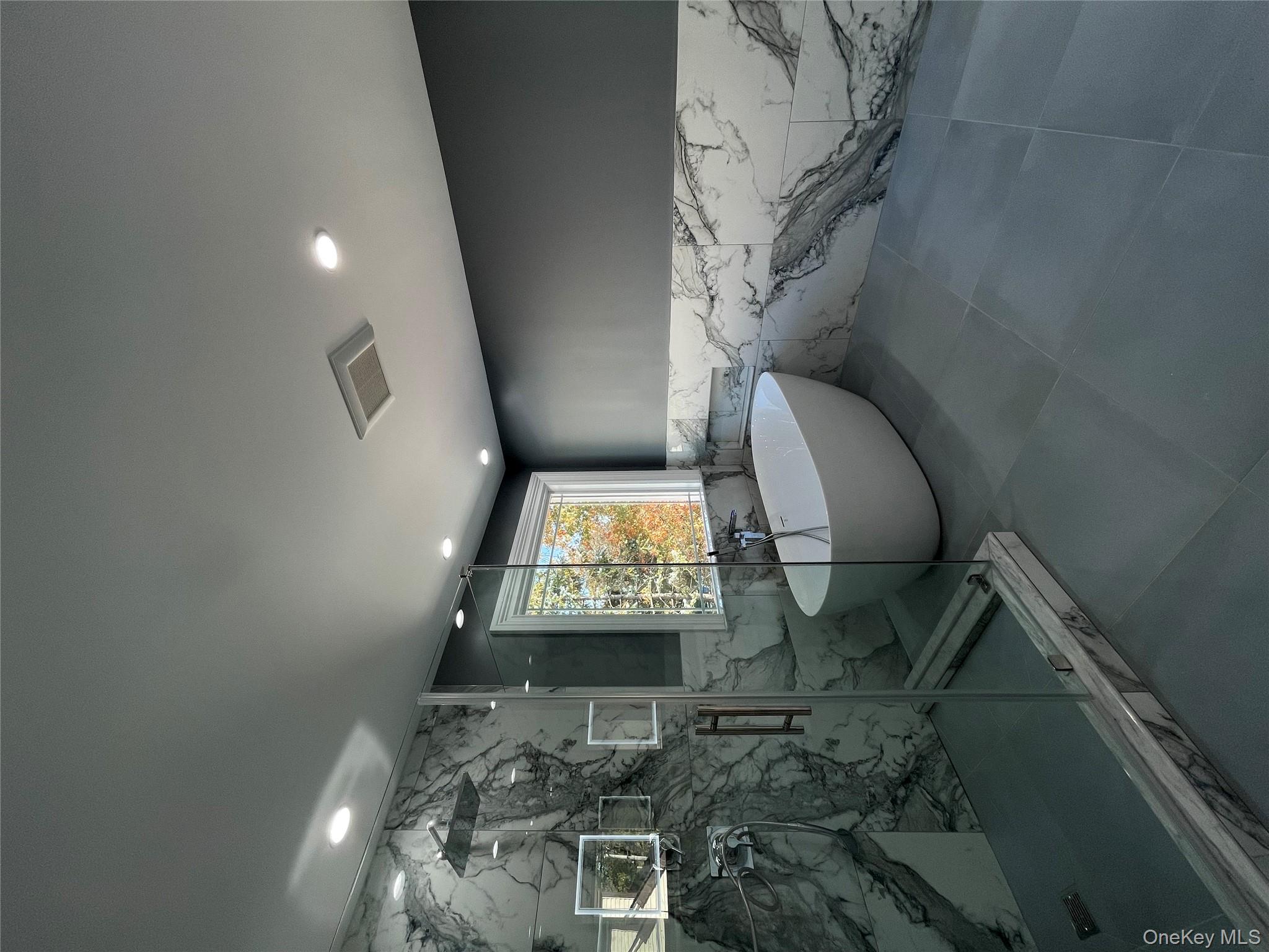 #14 photo, 582 Gaynor Place, नासाउ काउंटी West Hempstead , NY 11552