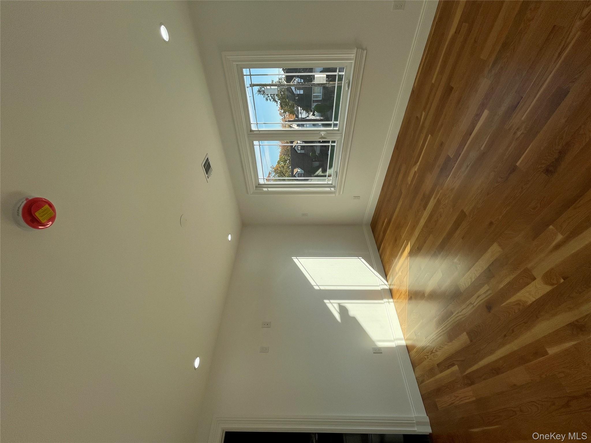 #17 photo, 582 Gaynor Place, नासाउ काउंटी West Hempstead , NY 11552