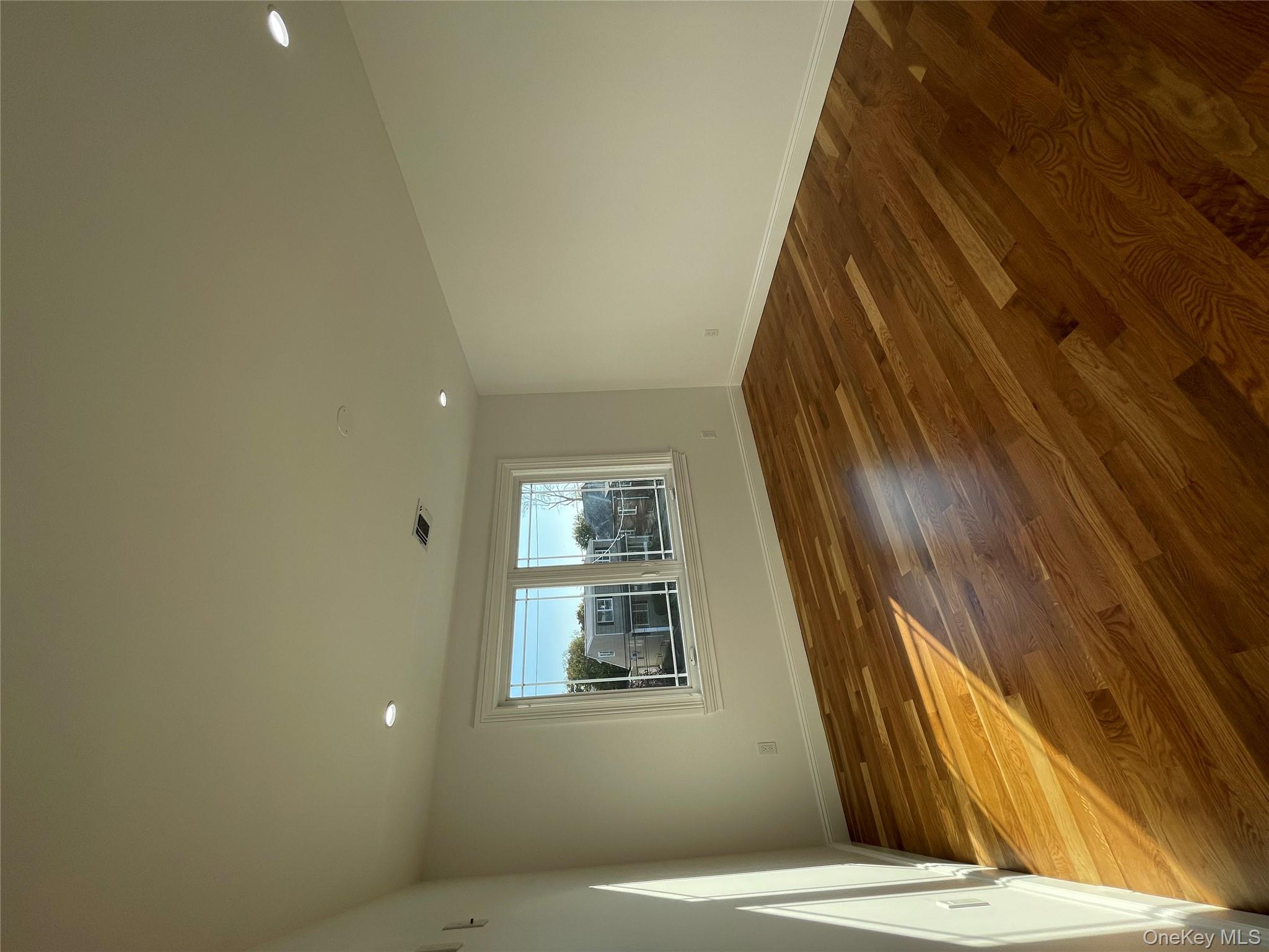 #18 photo, 582 Gaynor Place, नासाउ काउंटी West Hempstead , NY 11552