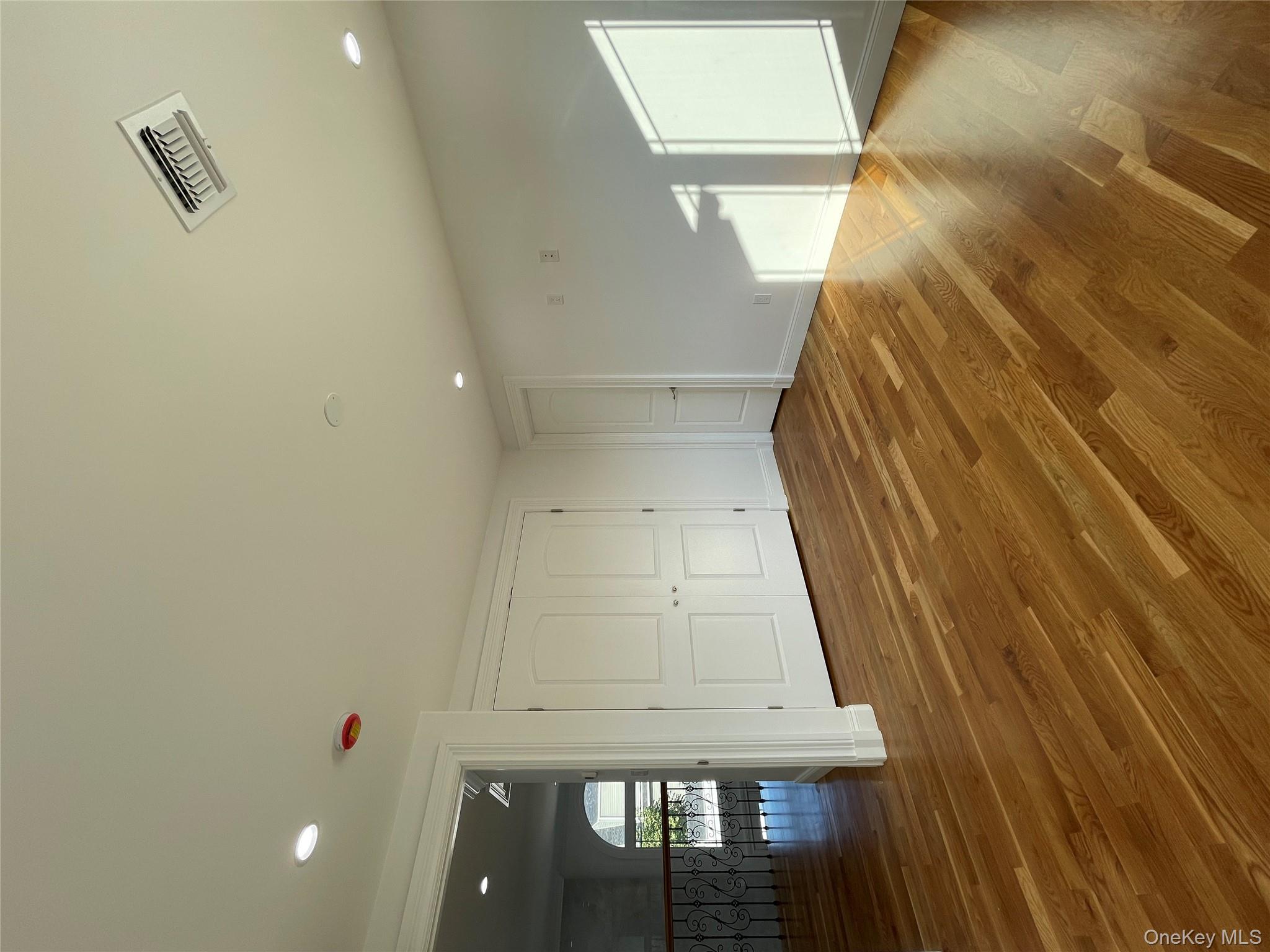 #19 photo, 582 Gaynor Place, नासाउ काउंटी West Hempstead , NY 11552