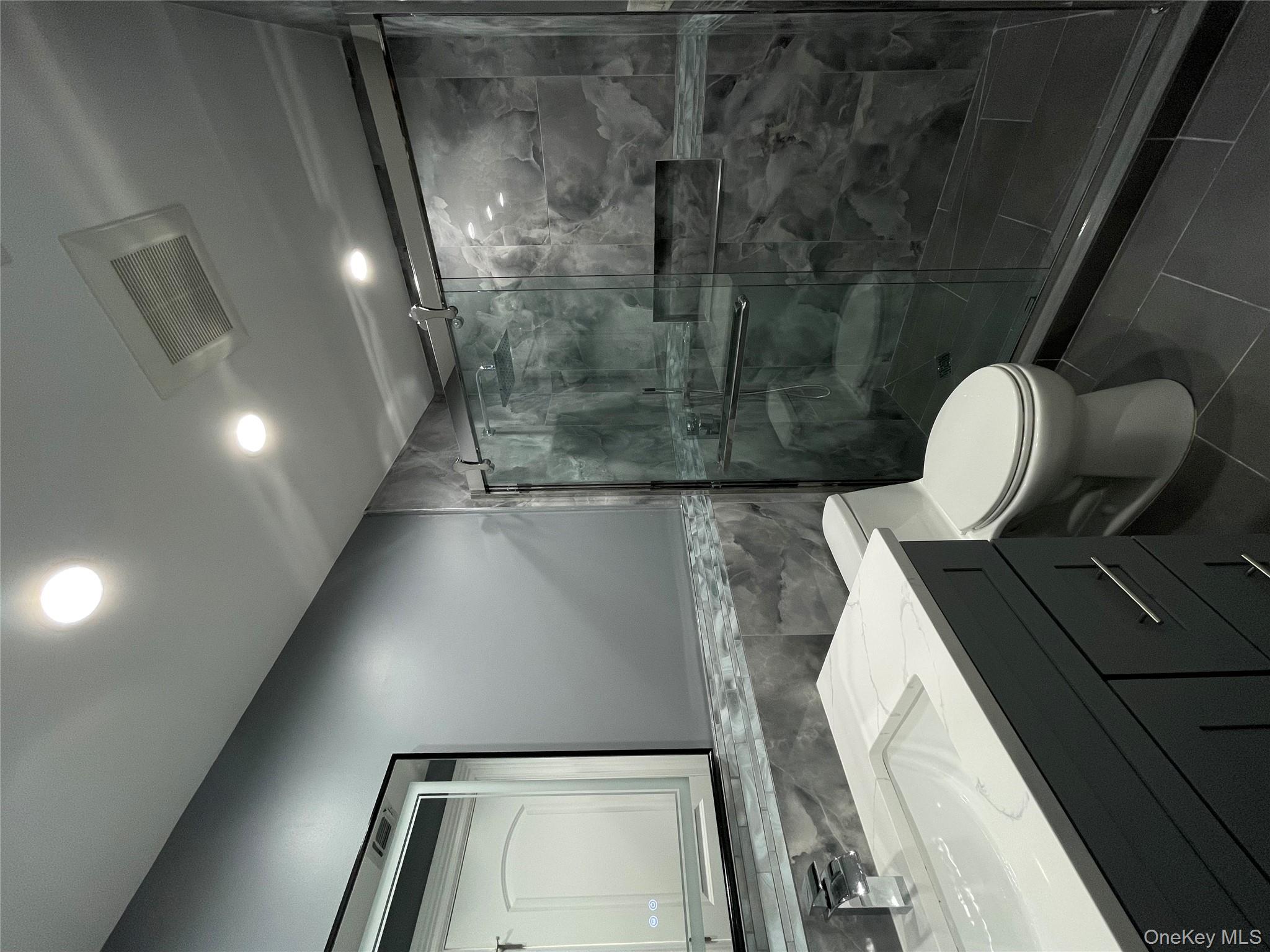 #20 photo, 582 Gaynor Place, नासाउ काउंटी West Hempstead , NY 11552