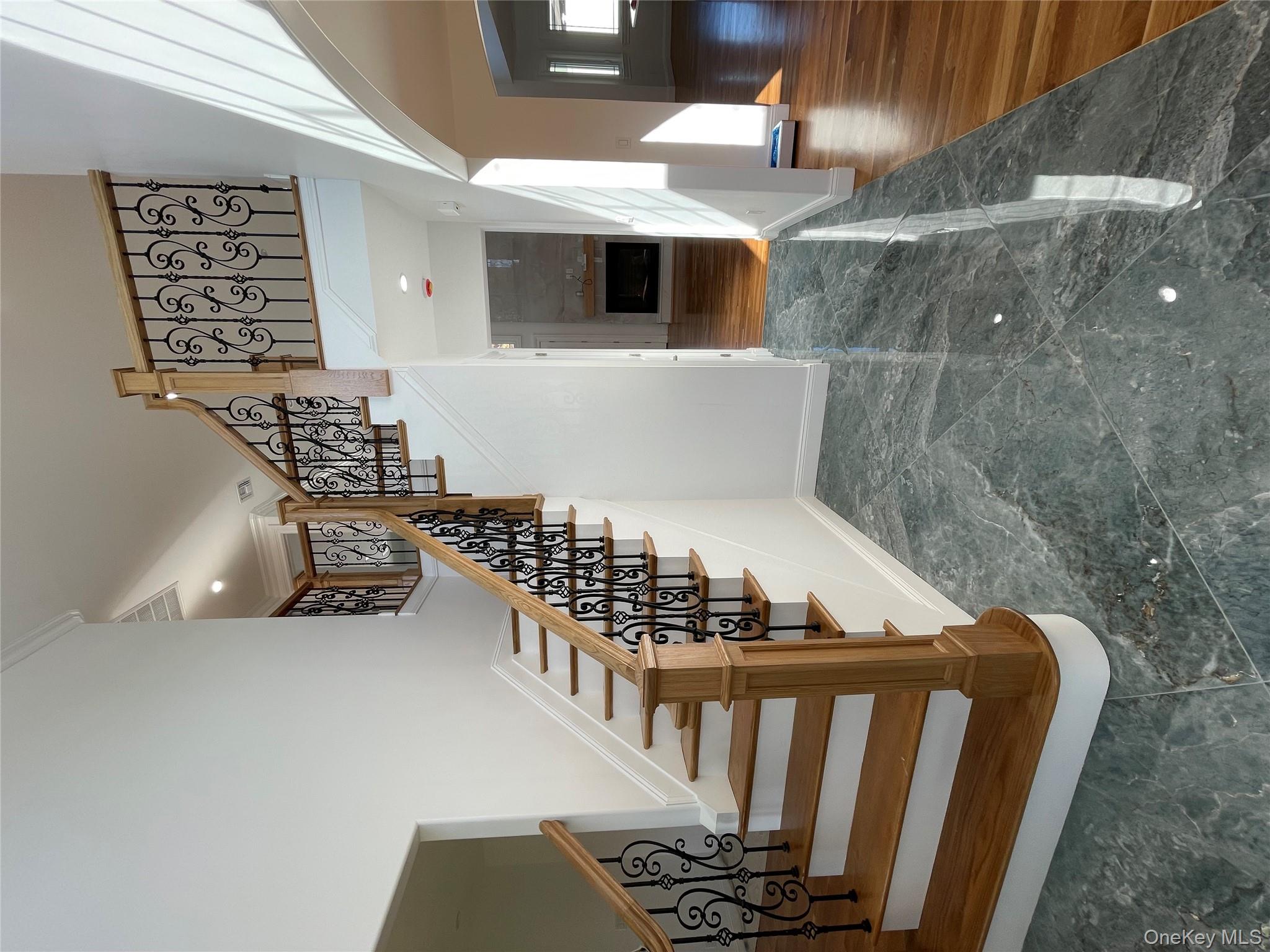 #3 photo, 582 Gaynor Place, नासाउ काउंटी West Hempstead , NY 11552