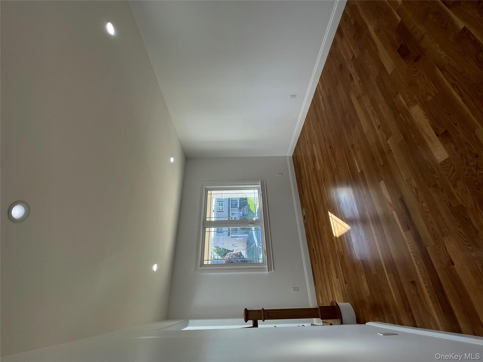 #4 photo, 582 Gaynor Place, नासाउ काउंटी West Hempstead , NY 11552