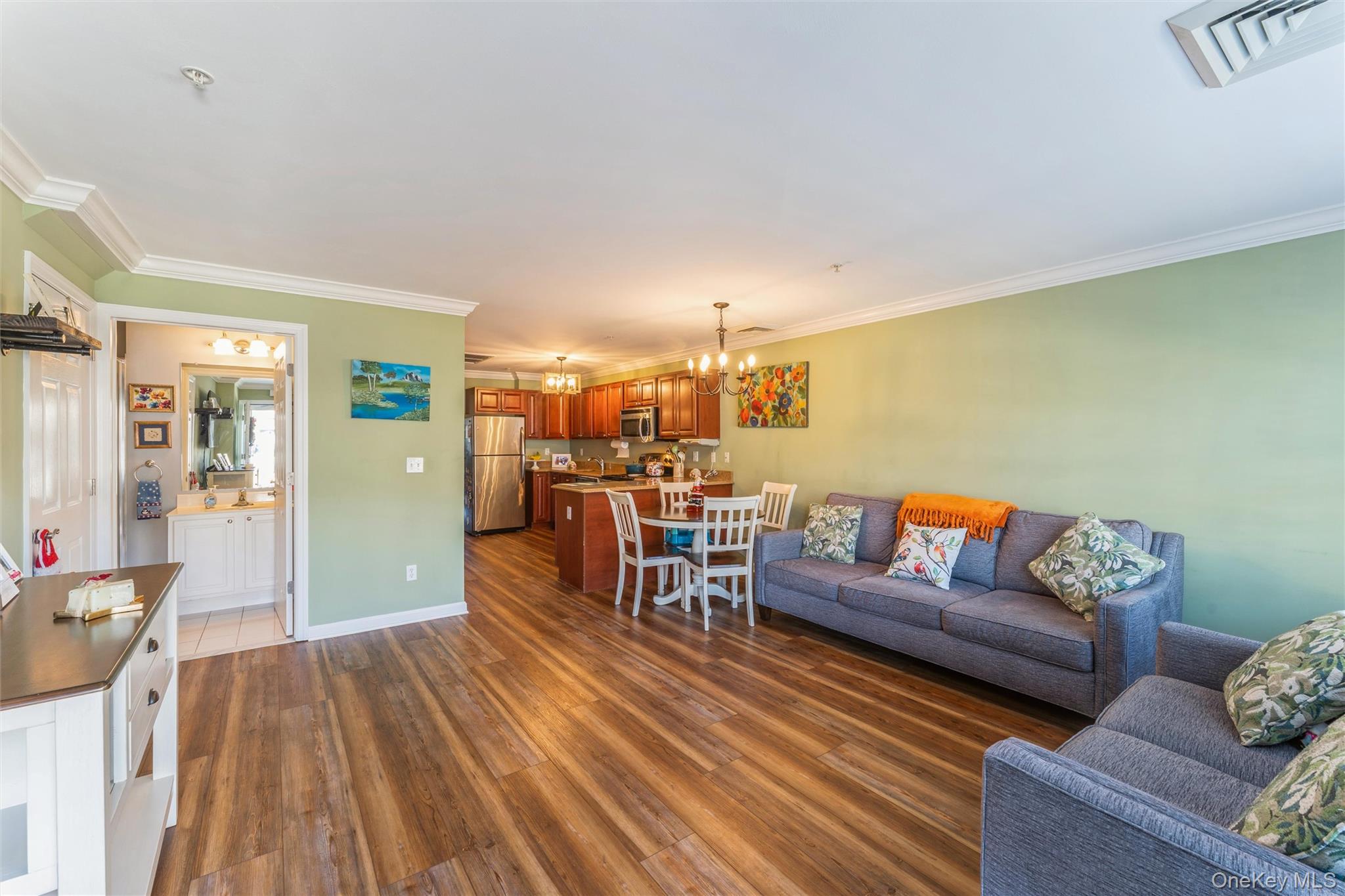 #12 photo, 1207 Willow Lane, 長島 Valley Stream , NY 11580