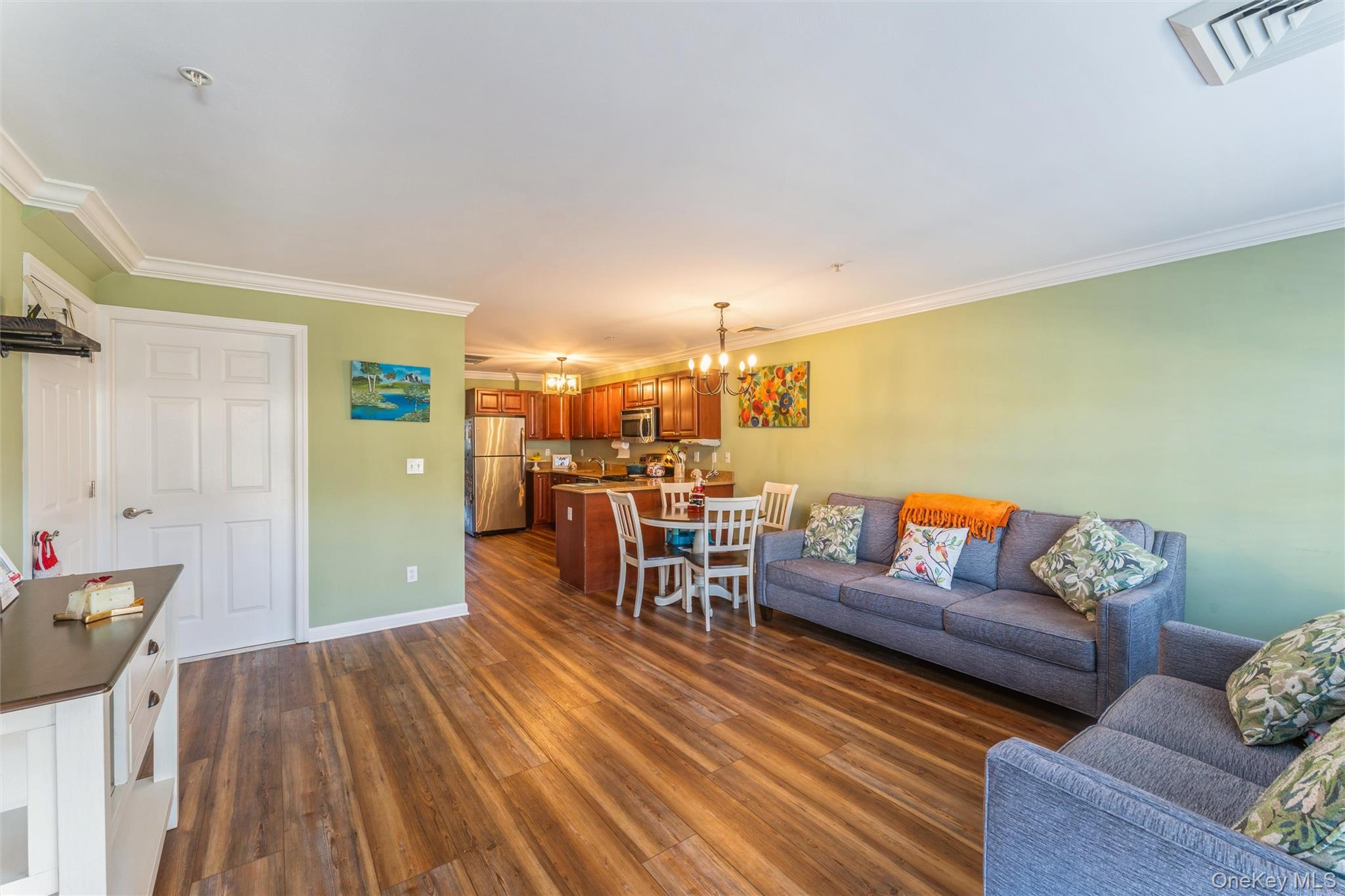 #13 photo, 1207 Willow Lane, 長島 Valley Stream , NY 11580