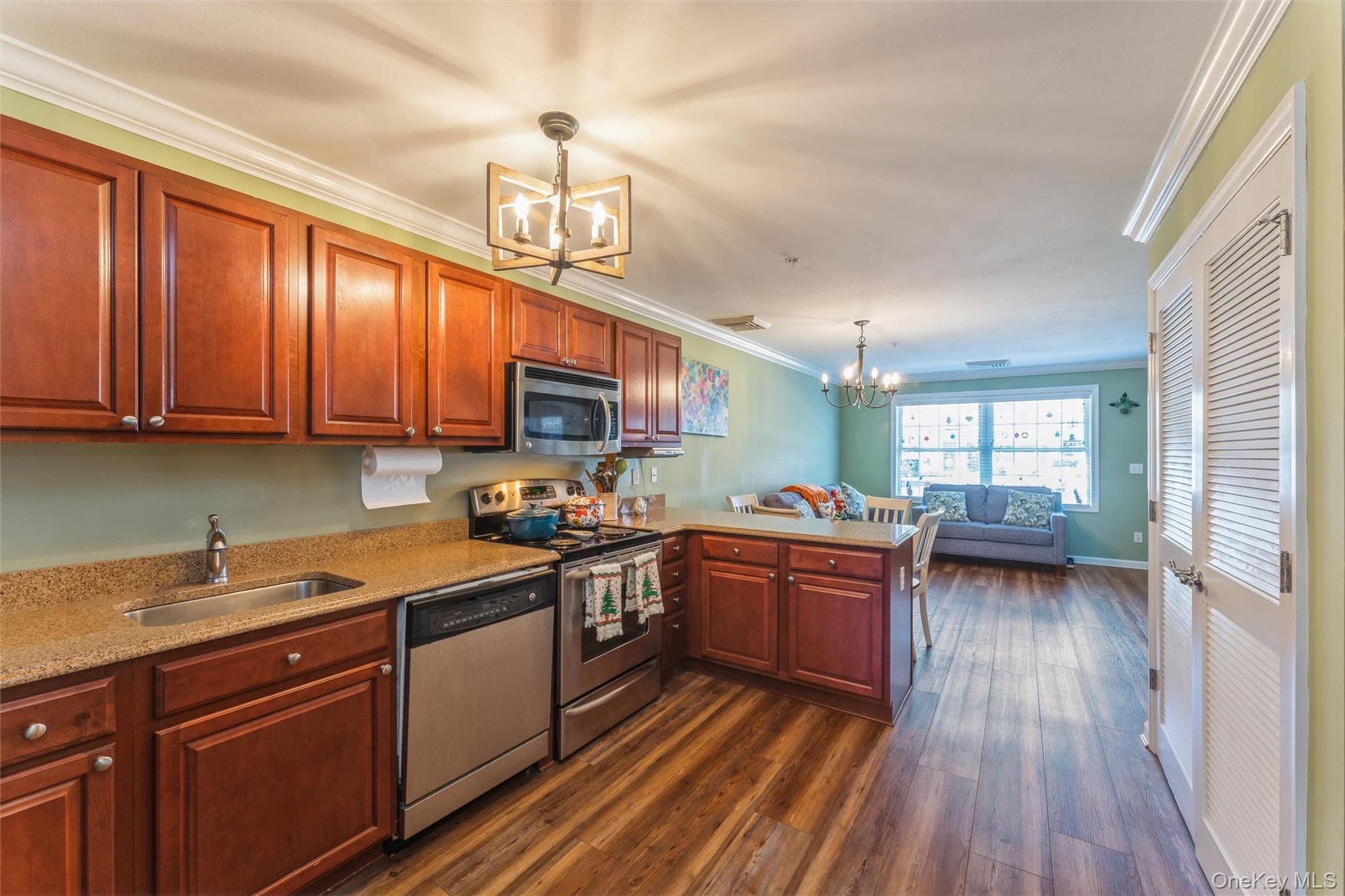 #17 photo, 1207 Willow Lane, 長島 Valley Stream , NY 11580