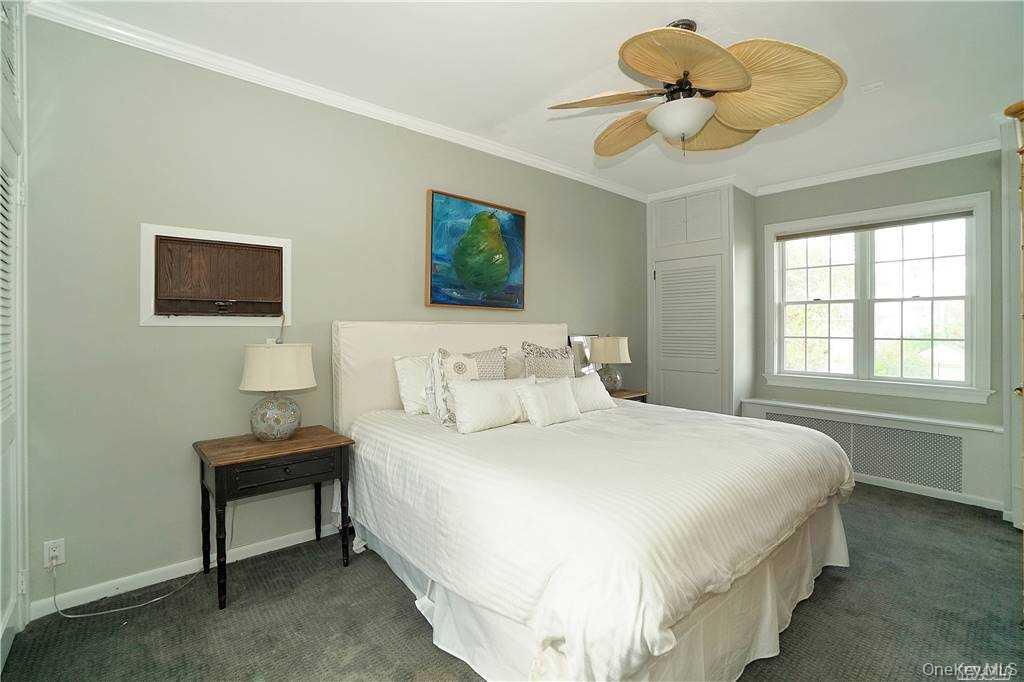 #18 photo, 215 Roosevelt Boulevard, Long Beach , NY 11561