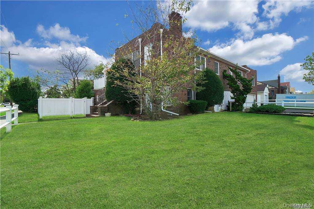 #2 photo, 215 Roosevelt Boulevard, Long Beach , NY 11561