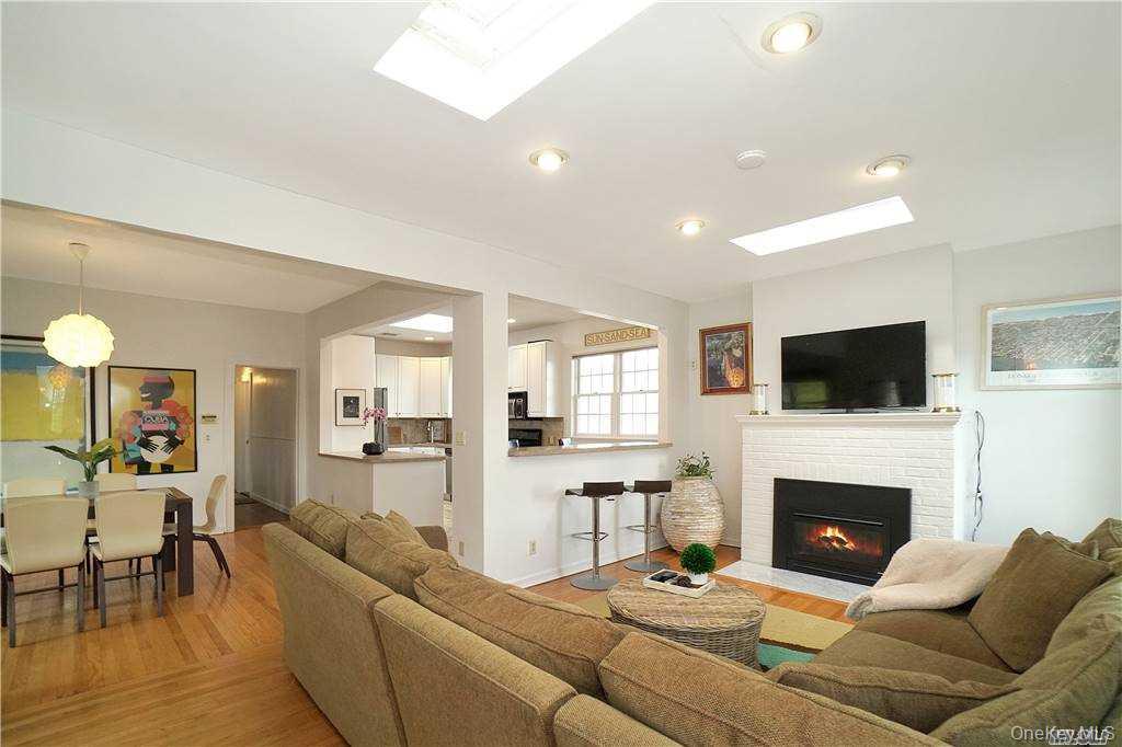 #8 photo, 215 Roosevelt Boulevard, Long Beach , NY 11561