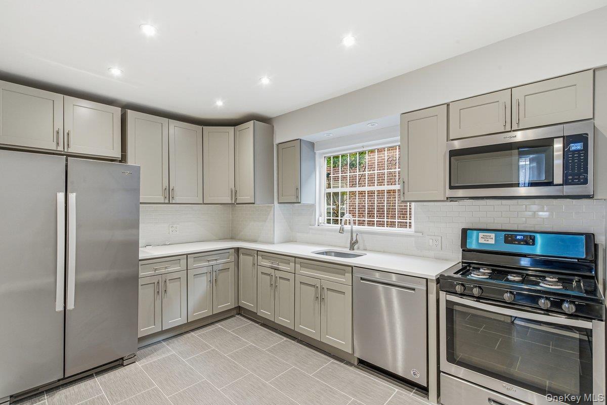 #12 photo, 33-43 83 Street, 皇后區 Jackson Heights , NY 11372