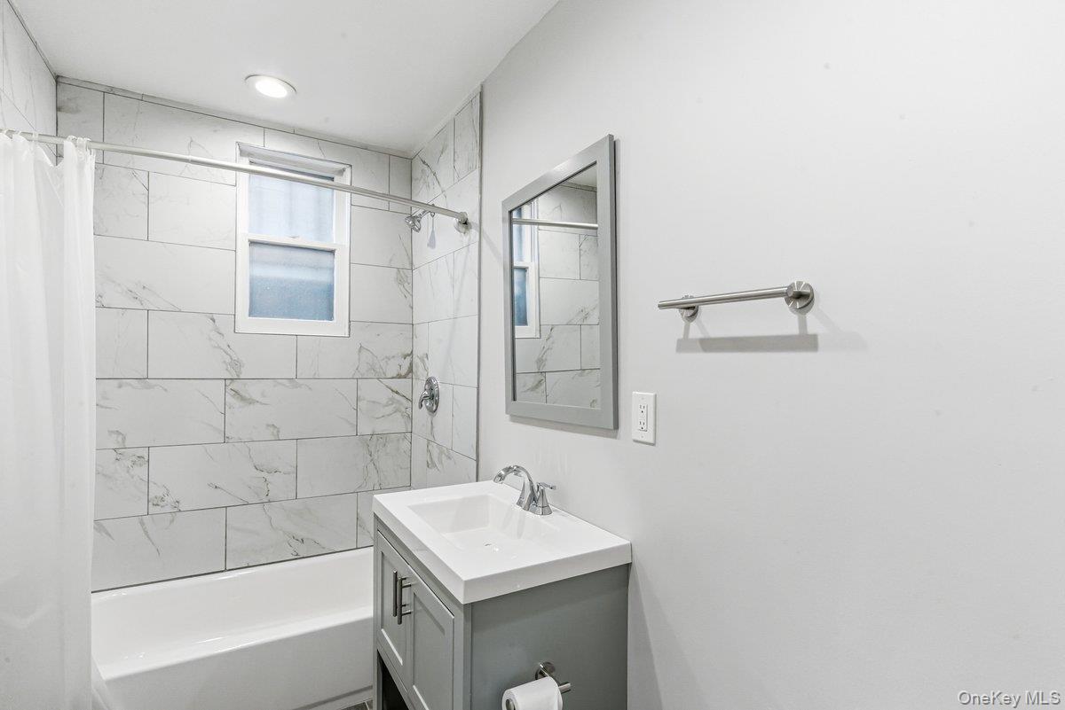 #13 photo, 33-43 83 Street, 皇后區 Jackson Heights , NY 11372