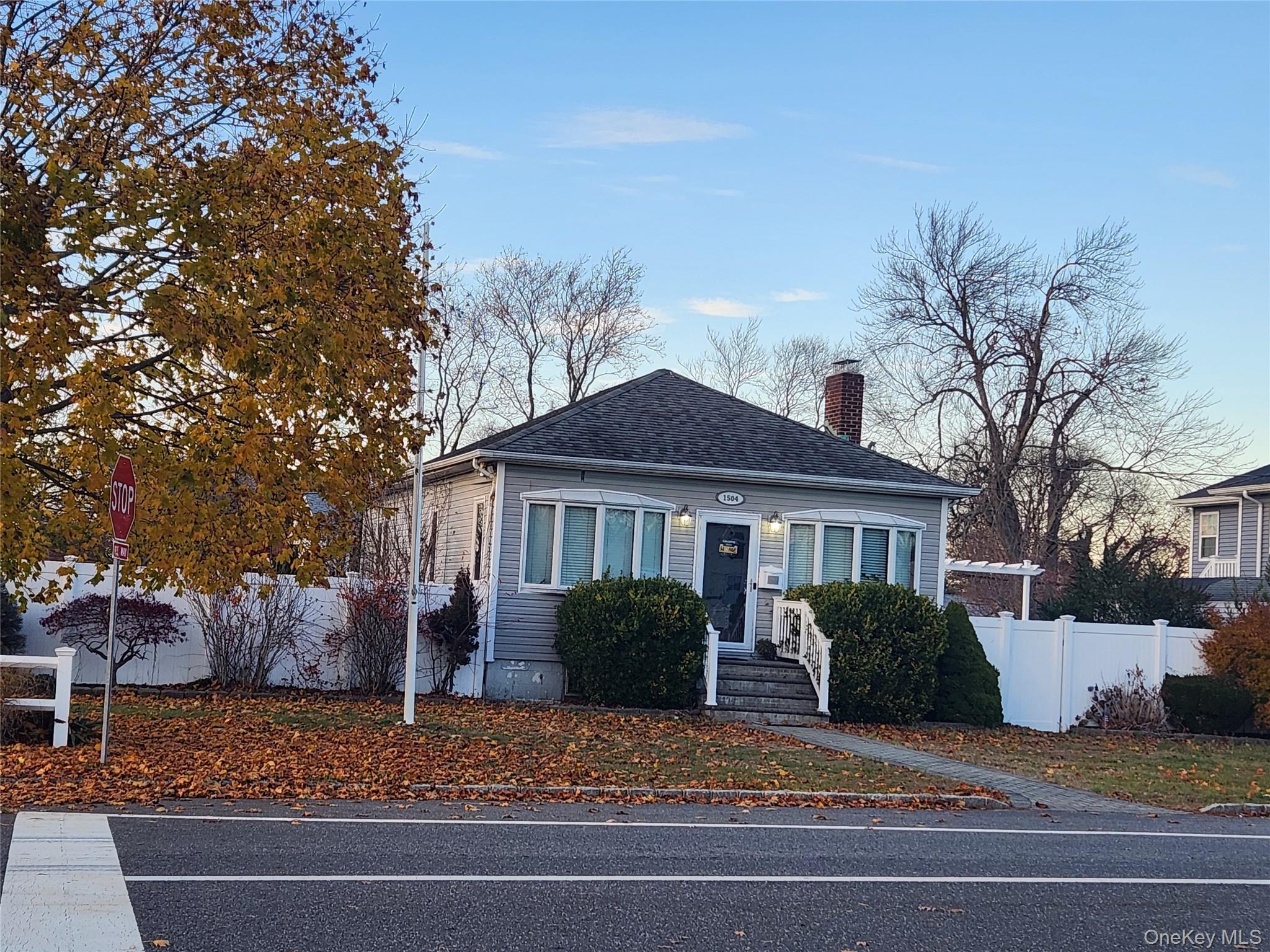 #1 photo, 1504 3rd Street, सफ़ोक काउंटी West Babylon , NY 11704