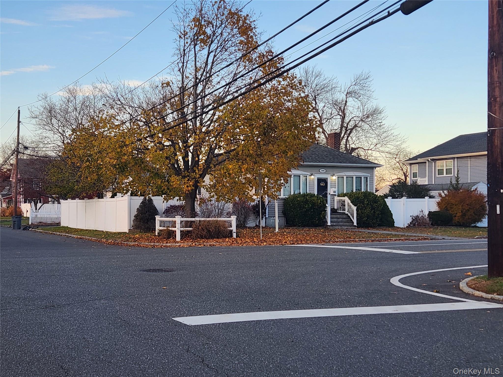 #2 photo, 1504 3rd Street, सफ़ोक काउंटी West Babylon , NY 11704