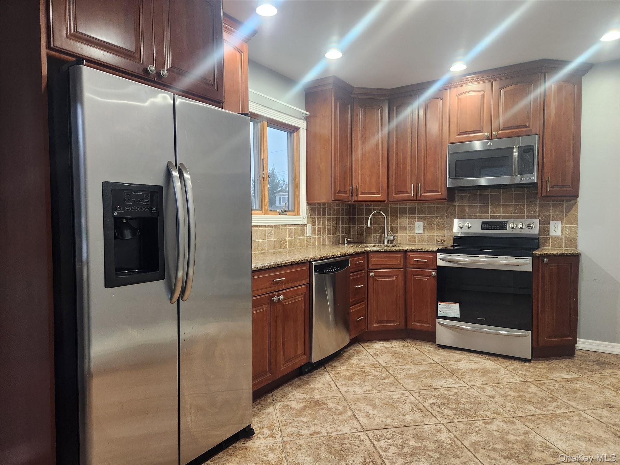 #7 photo, 1504 3rd Street, सफ़ोक काउंटी West Babylon , NY 11704