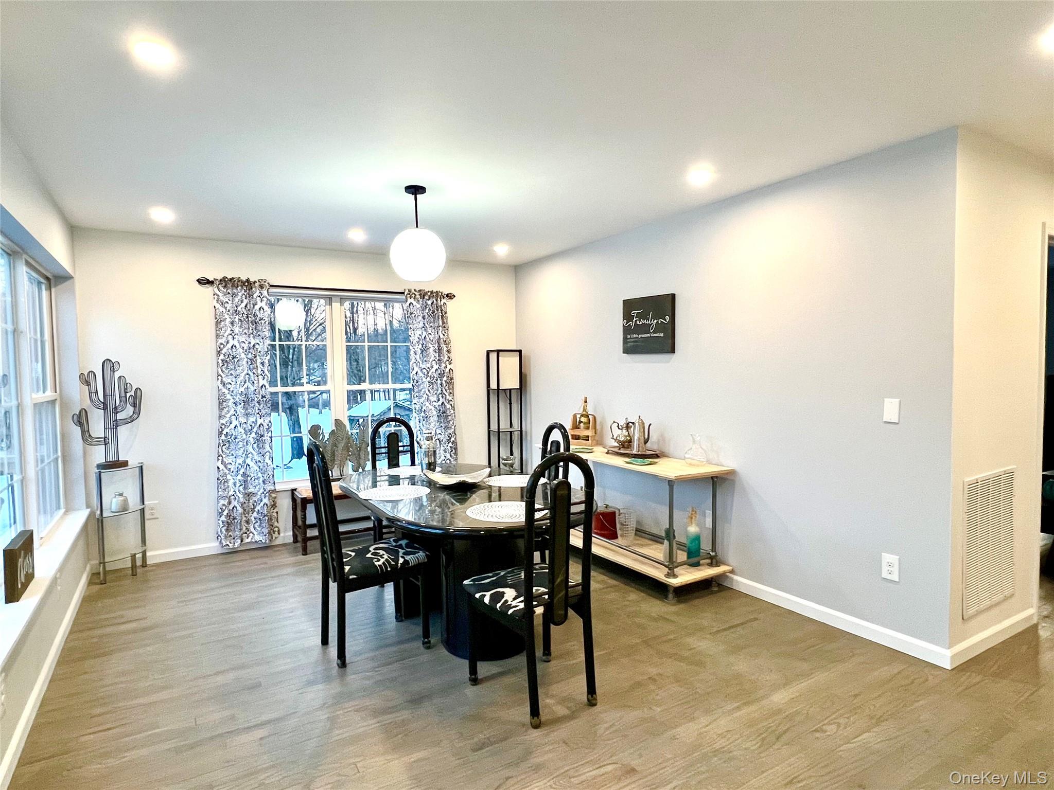 #5 photo, 17 Dunthorne Drive, Pine Bush , NY 12721