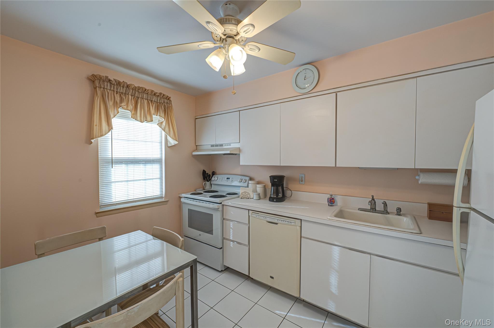 #10 photo, 118 Harbor, Amityville , NY 11701